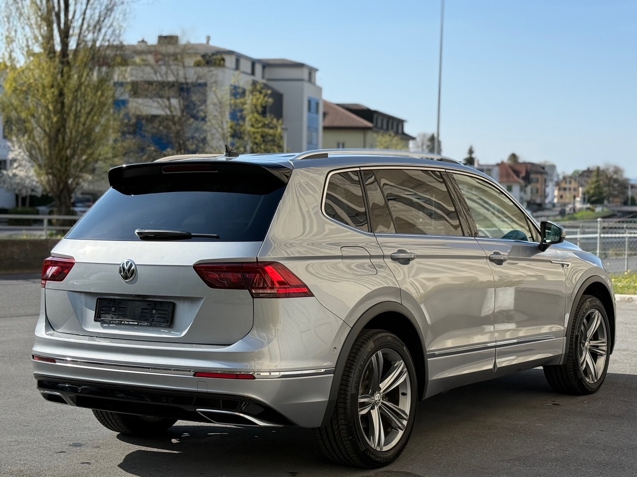 VW Tiguan Allspace 2.0TSI R-Line 4Motion DSG-image-10