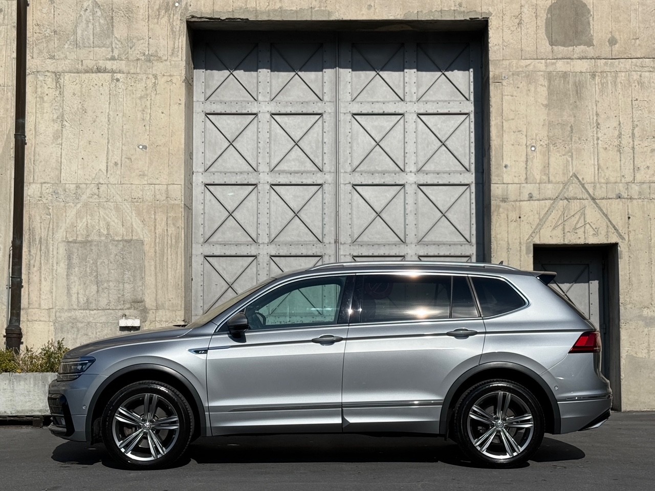 VW Tiguan Allspace 2.0TSI R-Line 4Motion DSG-image-1