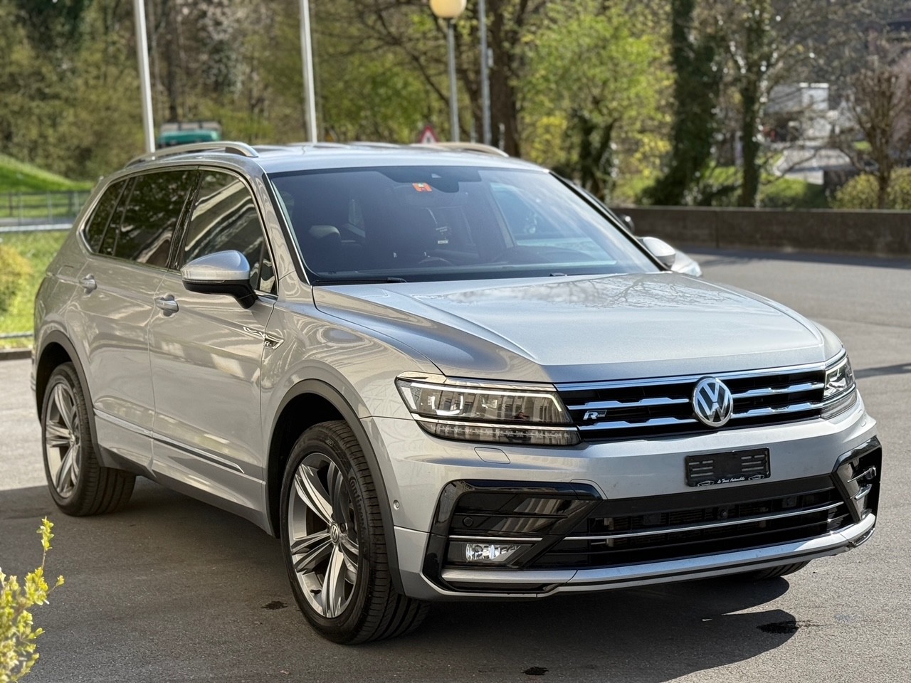 VW Tiguan Allspace 2.0TSI R-Line 4Motion DSG-image-11