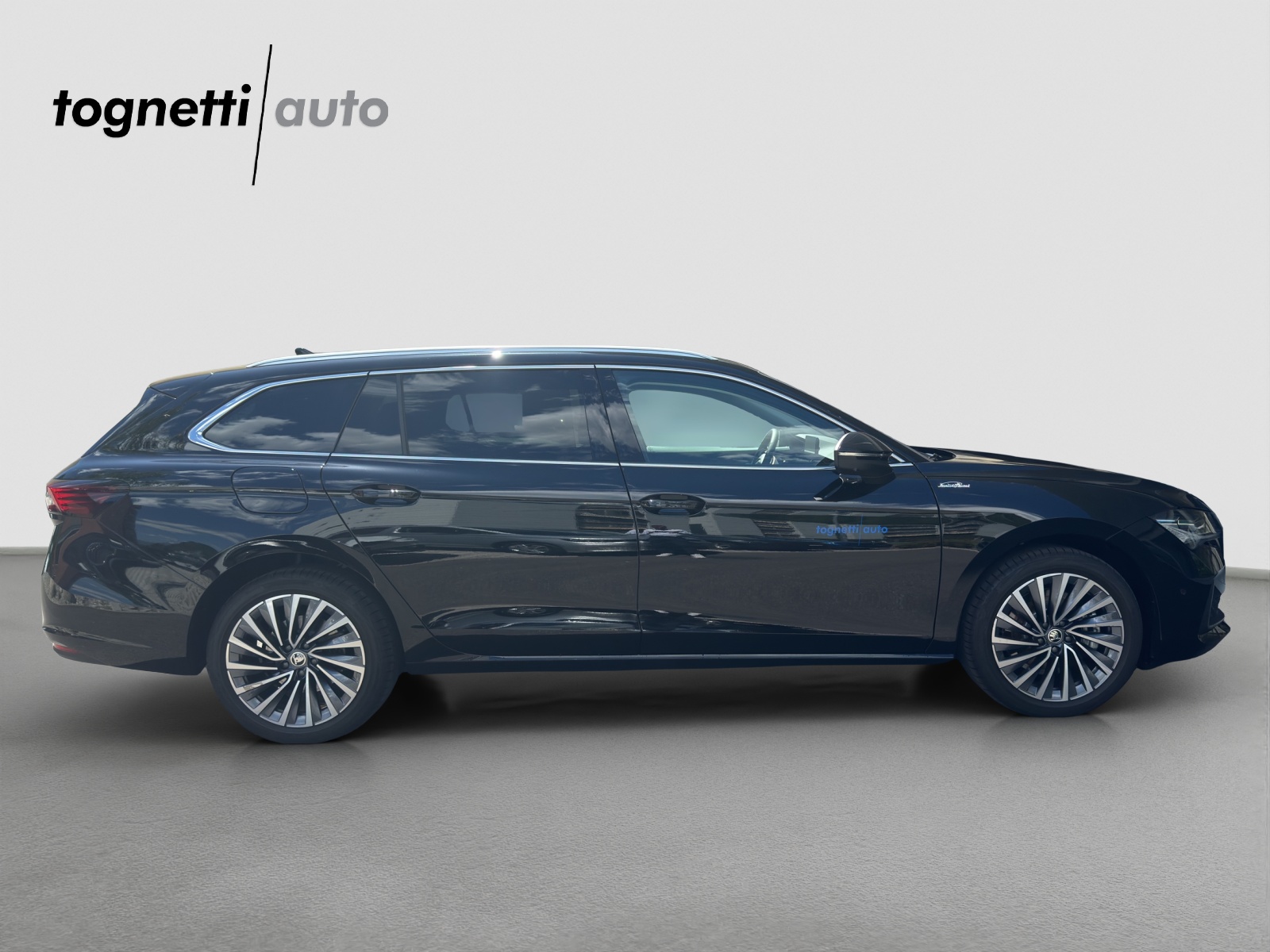 SKODA Superb Combi 1.5 TSI PHEV L&K DSG-image-2