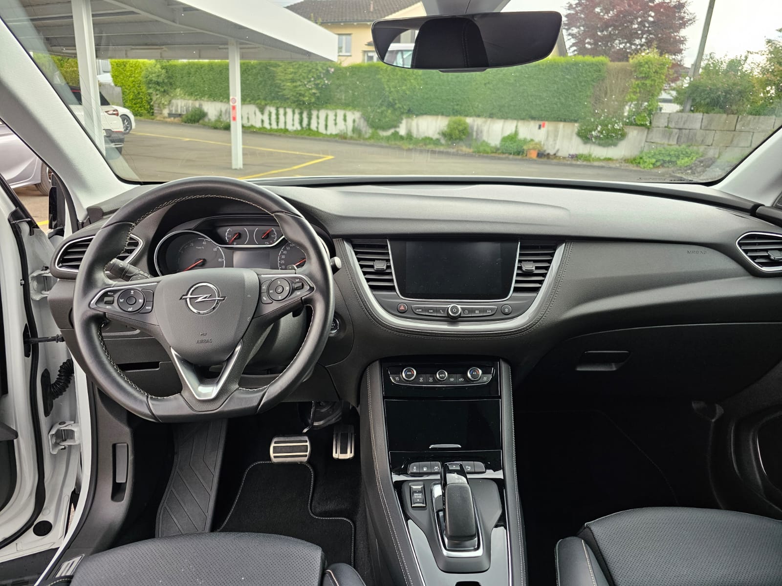 OPEL Grandland X 1.6 Hybrid4 Ultimate Automatik-image-10