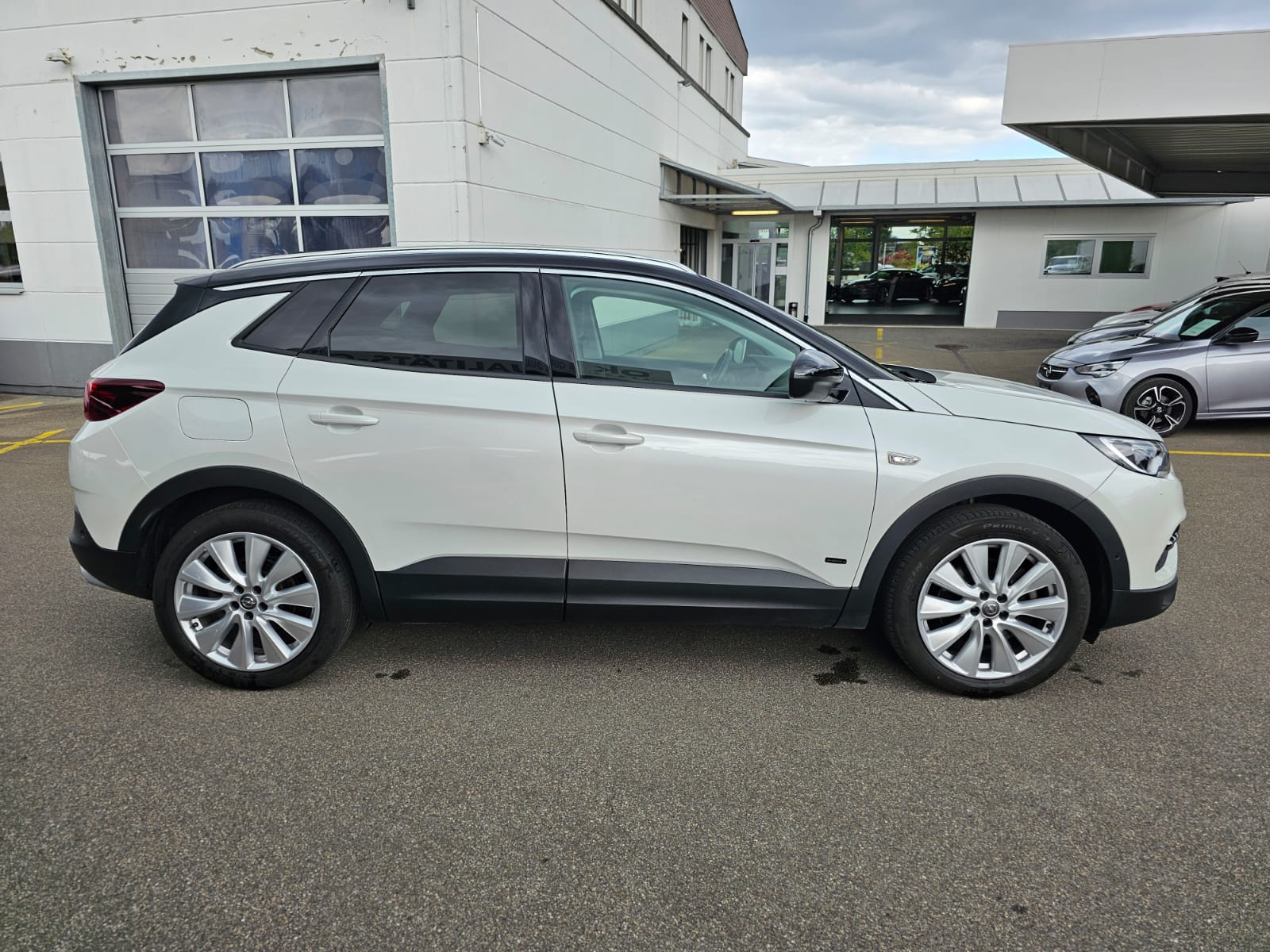 OPEL Grandland X 1.6 Hybrid4 Ultimate Automatik-image-4