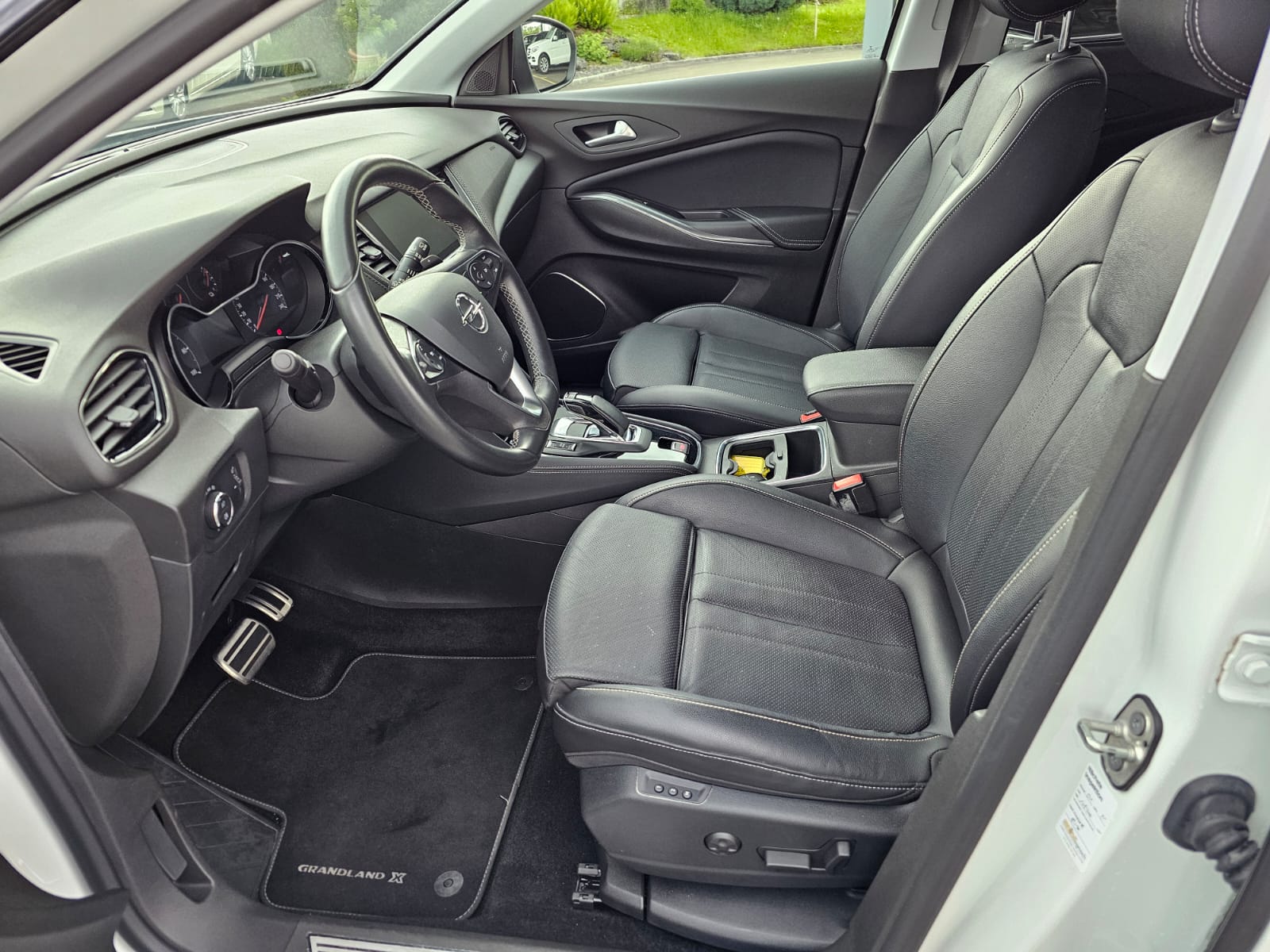 OPEL Grandland X 1.6 Hybrid4 Ultimate Automatik-image-8