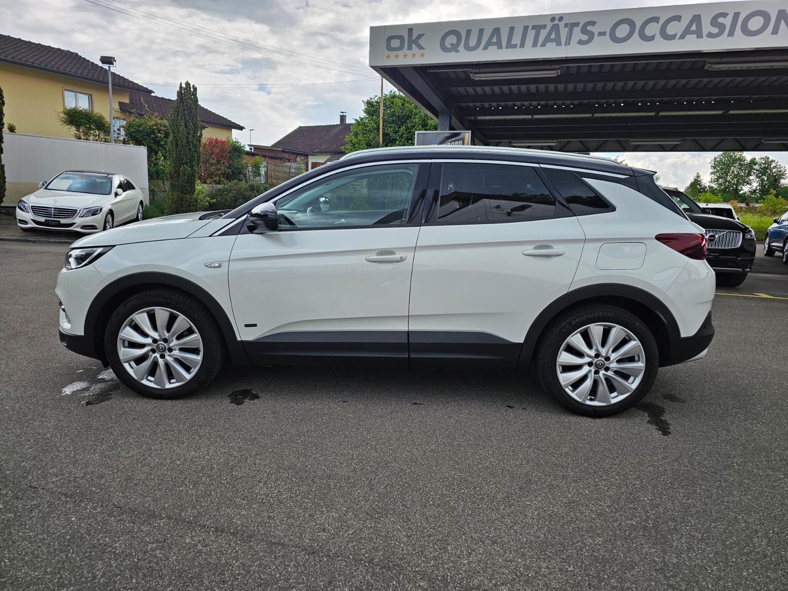 OPEL Grandland X 1.6 Hybrid4 Ultimate Automatik-image-3