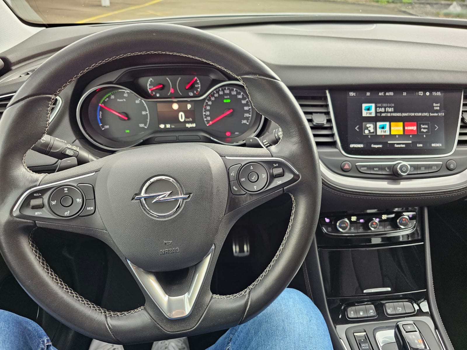OPEL Grandland X 1.6 Hybrid4 Ultimate Automatik-image-11