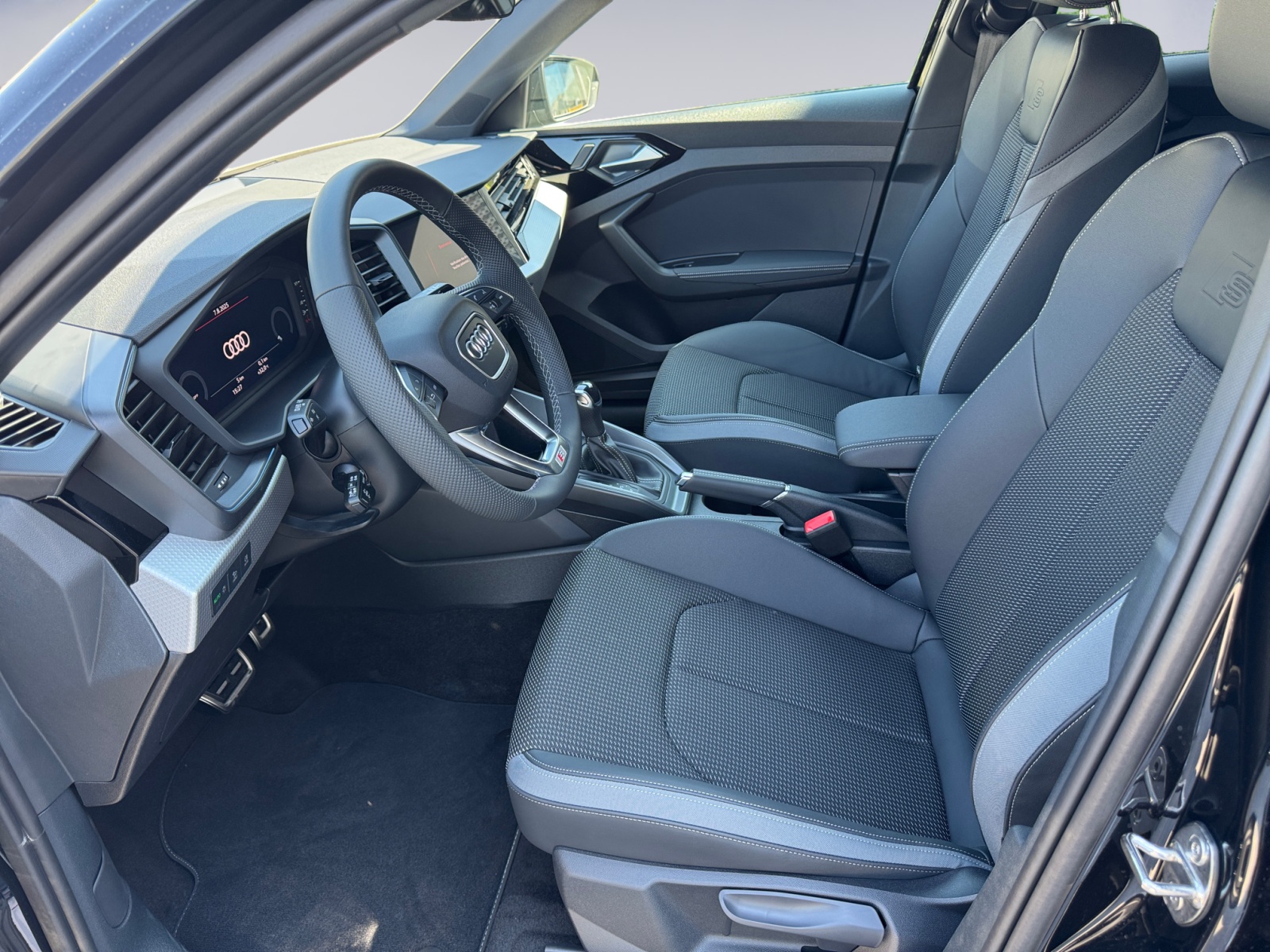 AUDI A1 Sportback 35 TFSI S Line S-tronic-image-8