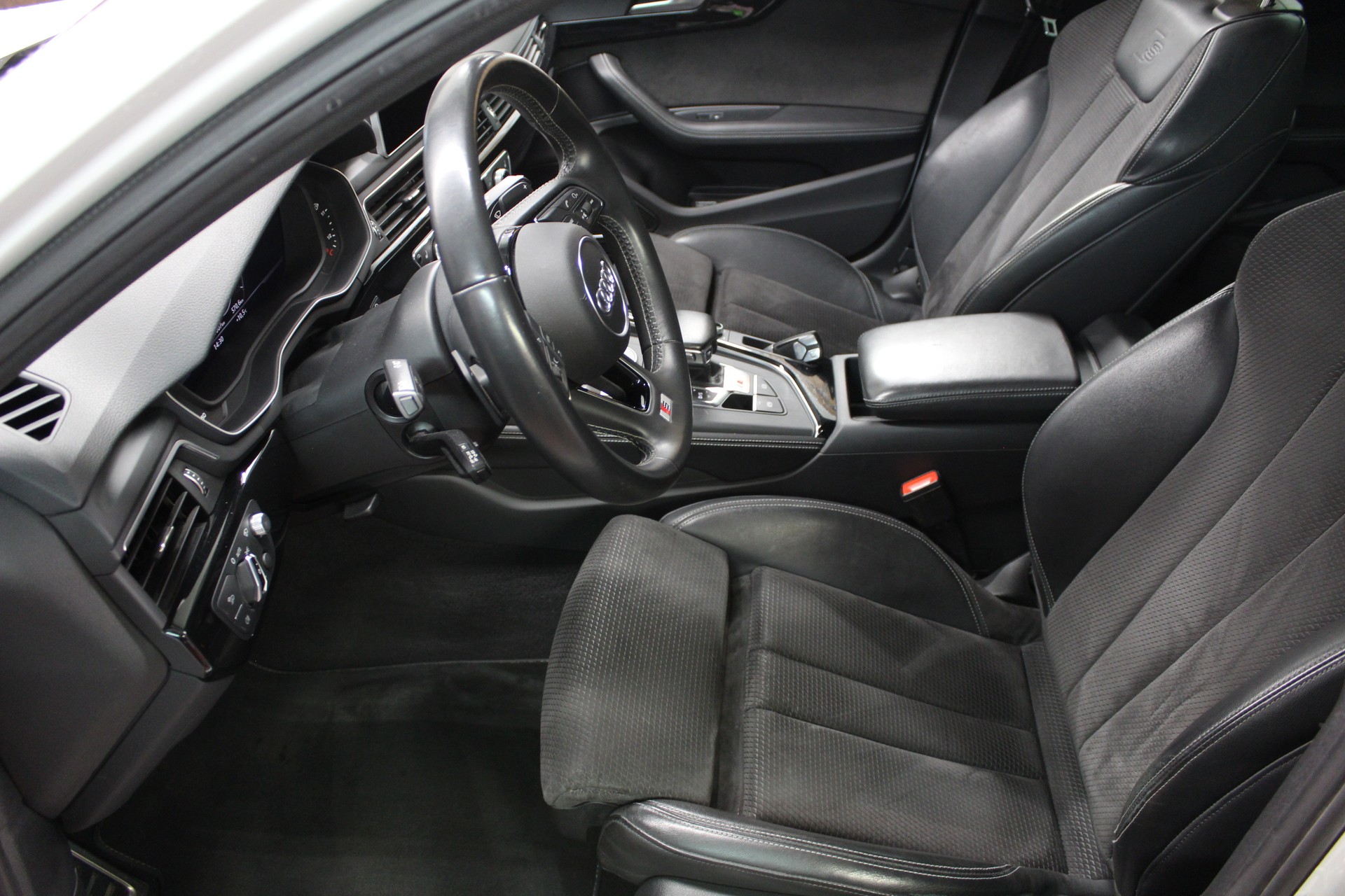 AUDI S4 Avant 3.0 TFSI quattro tiptronic-image-9