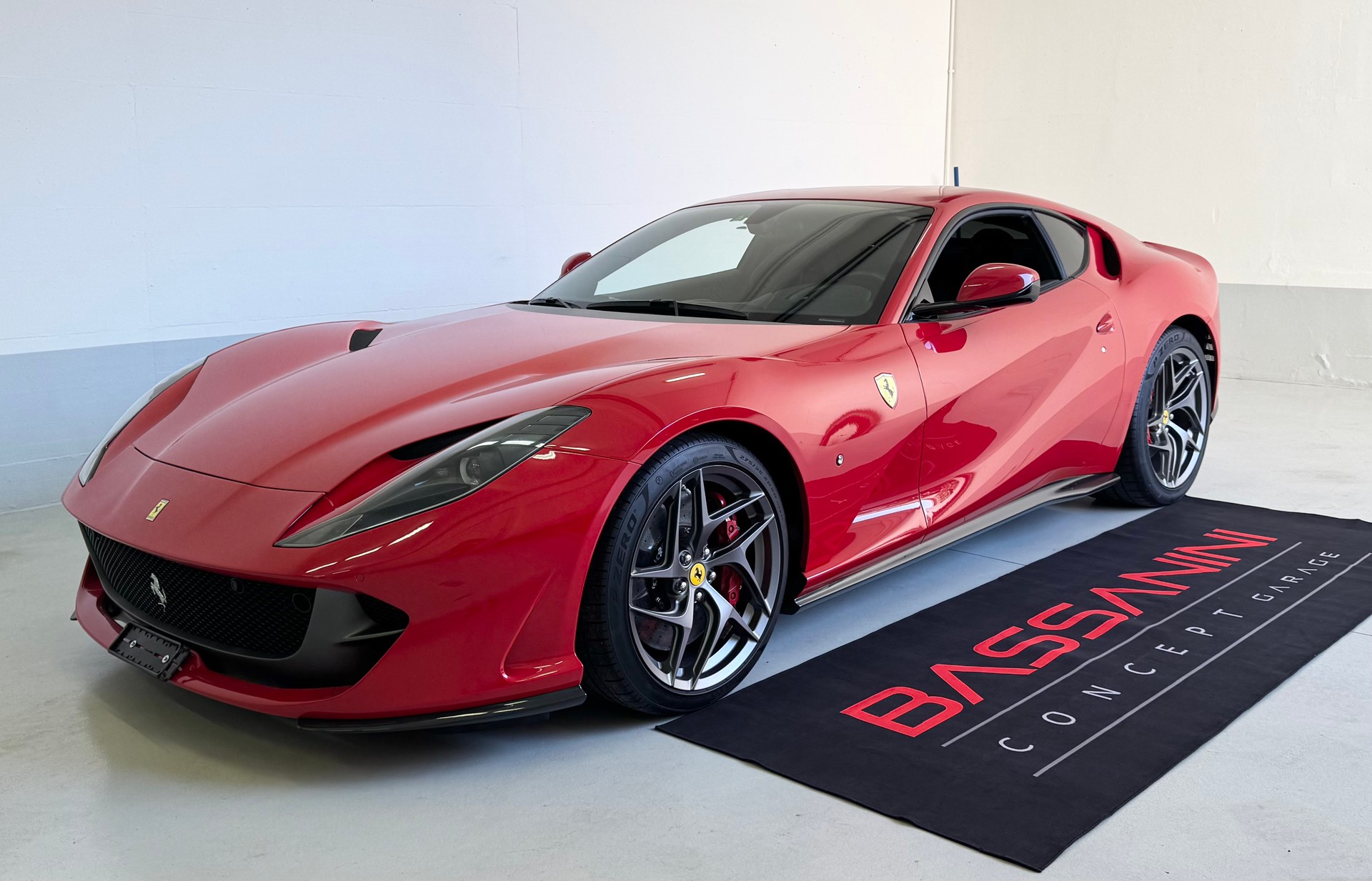 FERRARI 812 Superfast-image-1