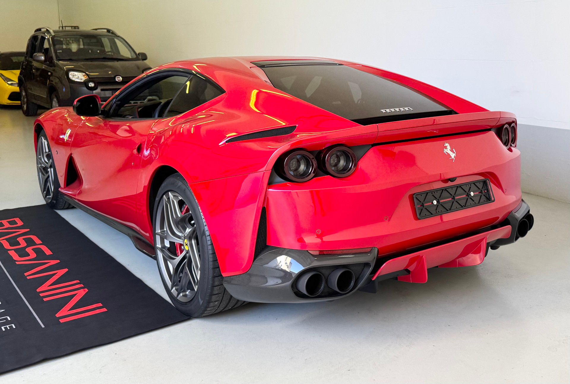FERRARI 812 Superfast-image-3