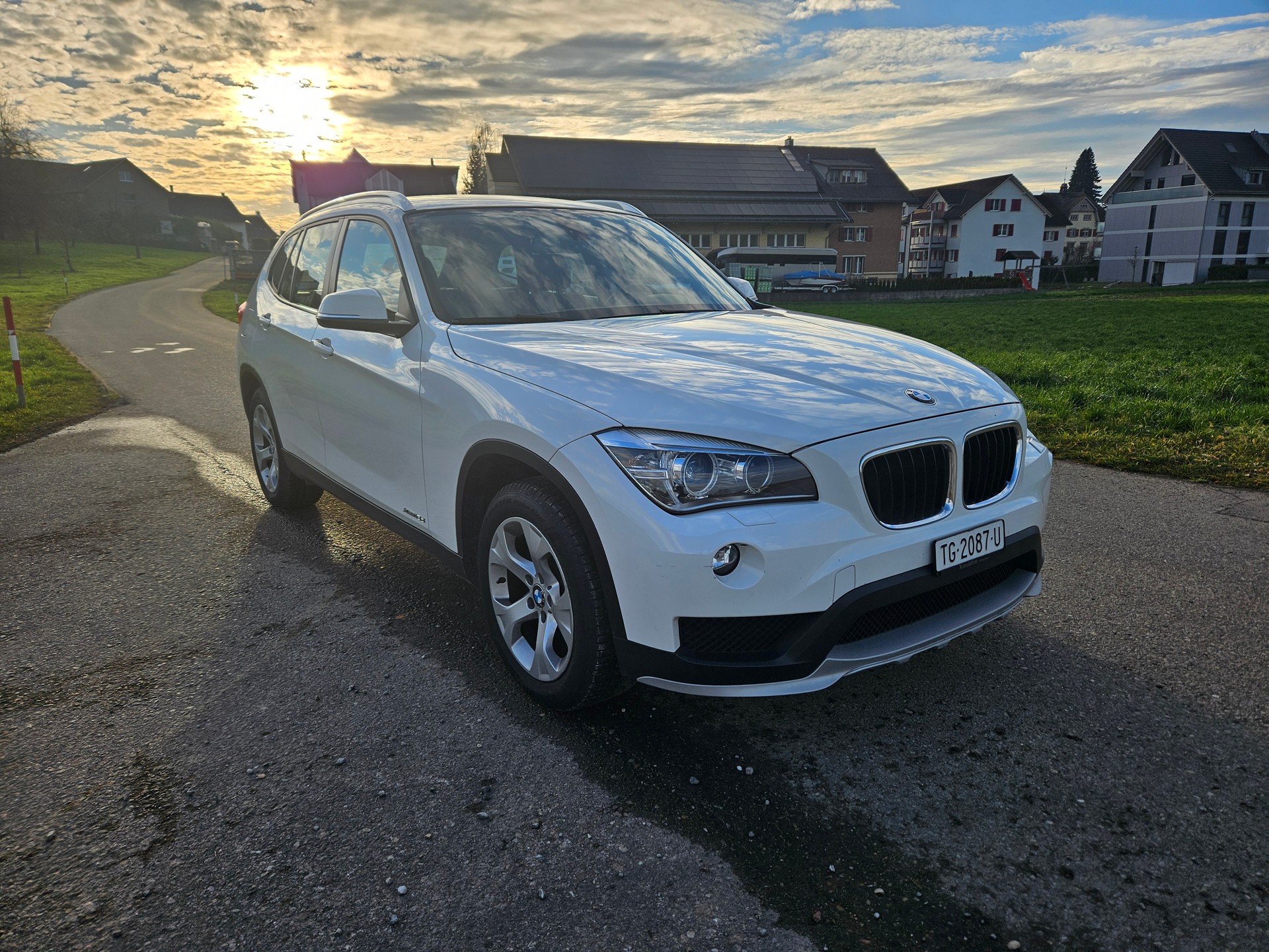 BMW X1 xDrive 18d Steptronic-showroom-element-1