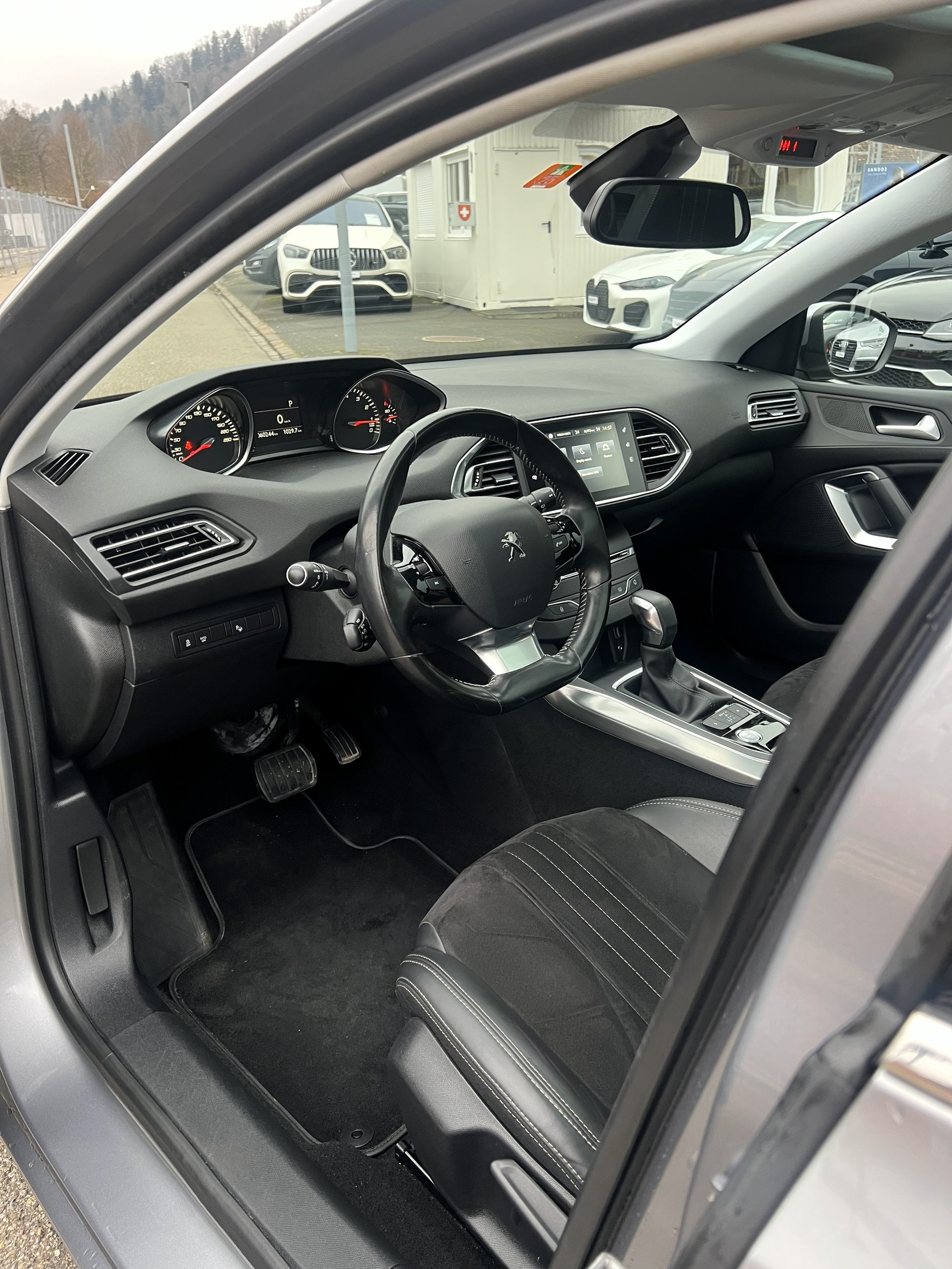 PEUGEOT 308 1.2 THP Style Automatic-image-15