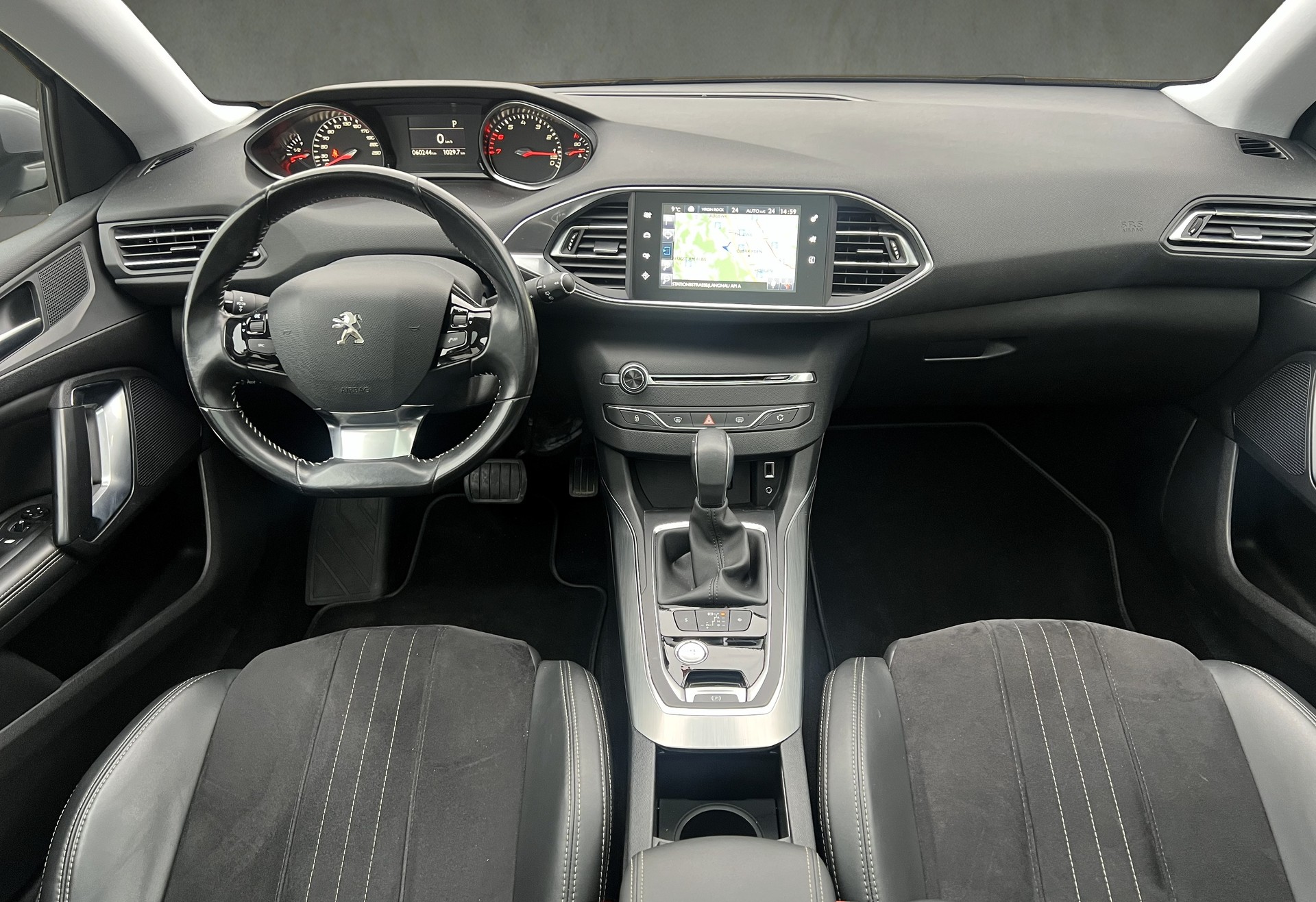 PEUGEOT 308 1.2 THP Style Automatic-image-23