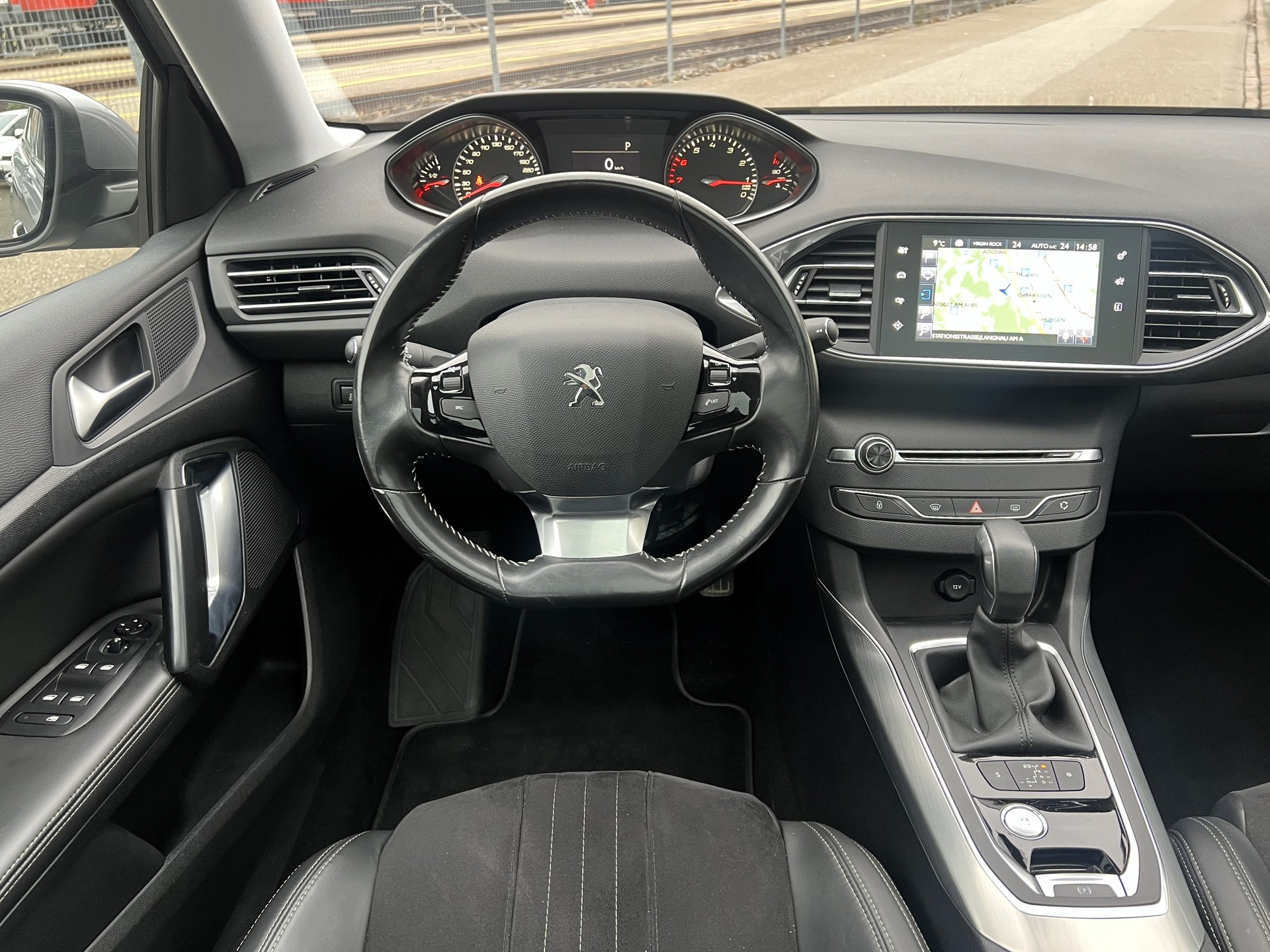 PEUGEOT 308 1.2 THP Style Automatic-image-22