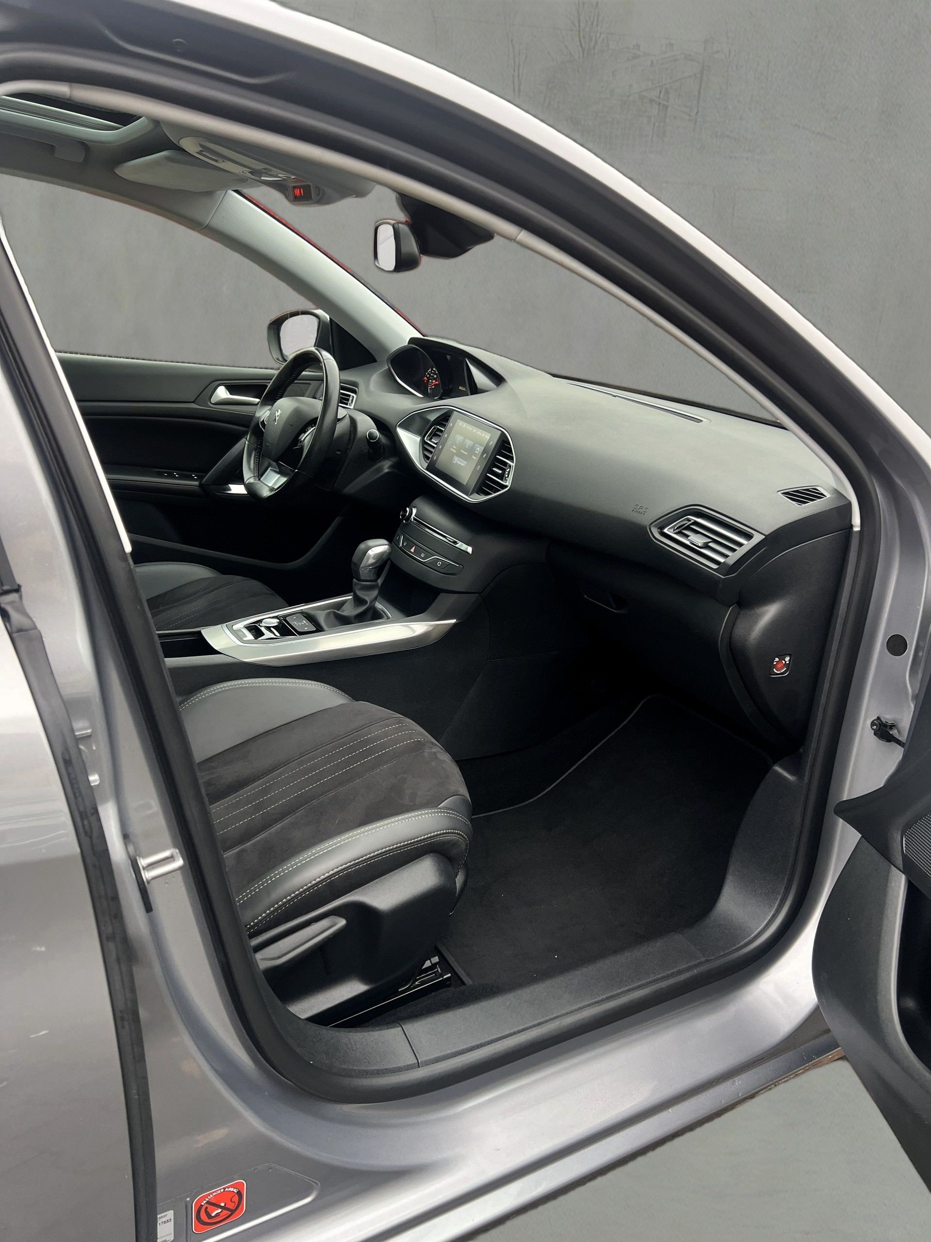 PEUGEOT 308 1.2 THP Style Automatic-image-13