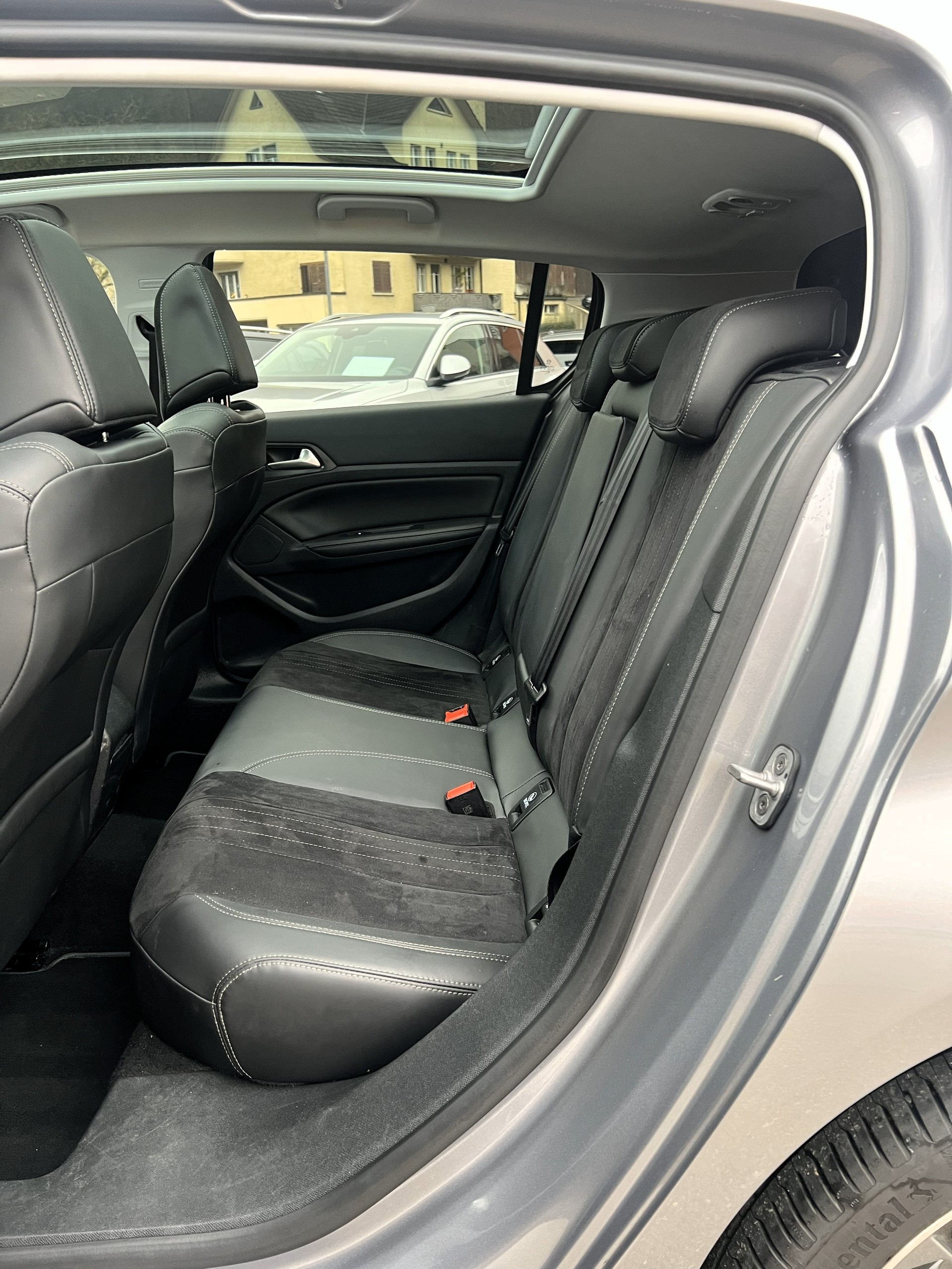 PEUGEOT 308 1.2 THP Style Automatic-image-12