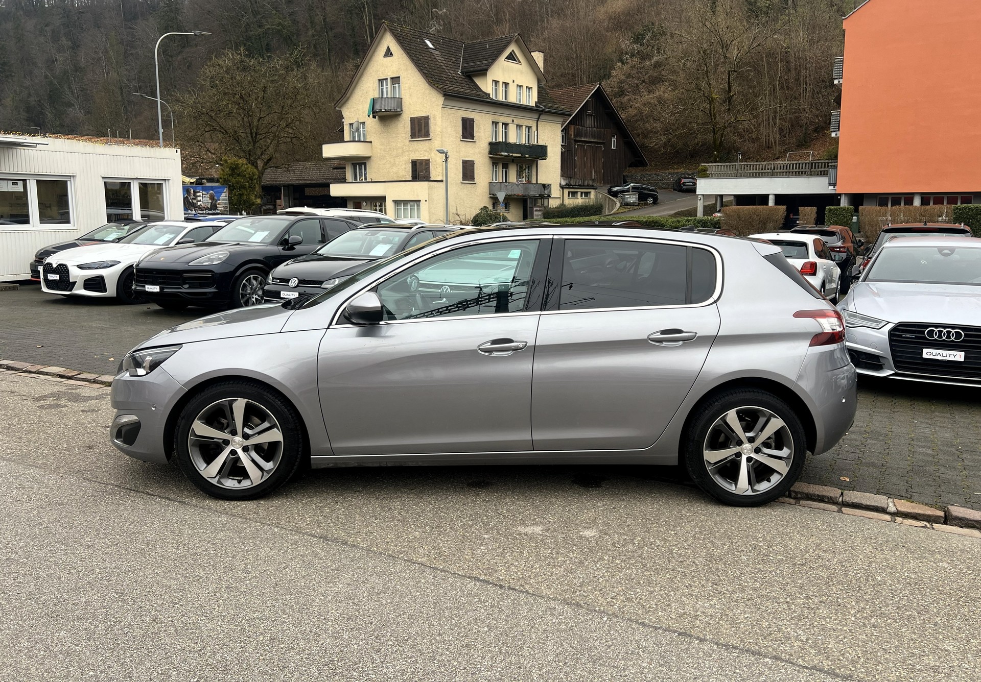 PEUGEOT 308 1.2 THP Style Automatic-image-1