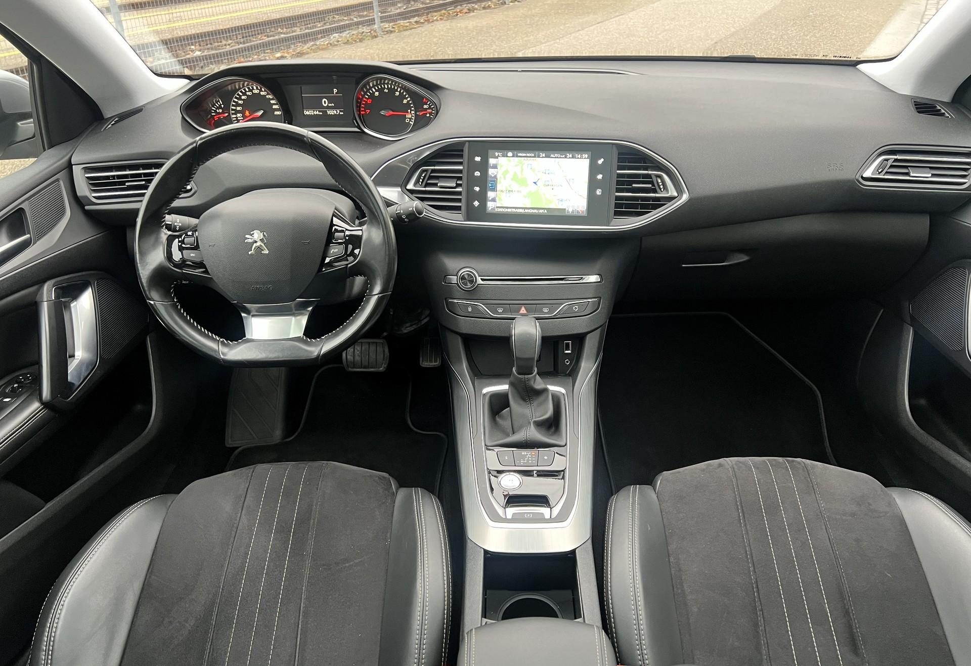 PEUGEOT 308 1.2 THP Style Automatic-image-23