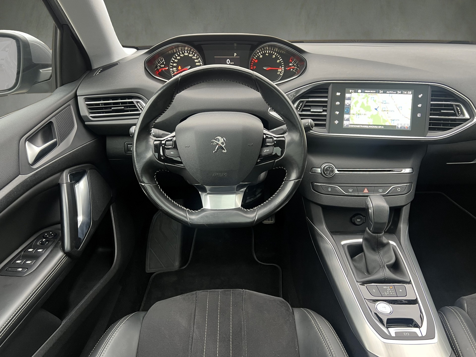 PEUGEOT 308 1.2 THP Style Automatic-image-22