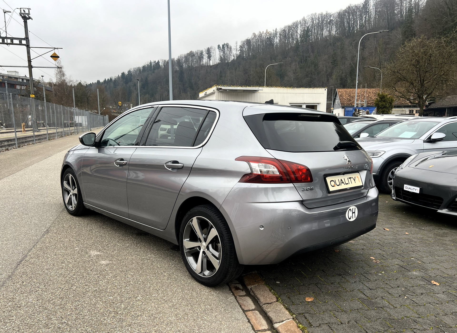 PEUGEOT 308 1.2 THP Style Automatic-image-2