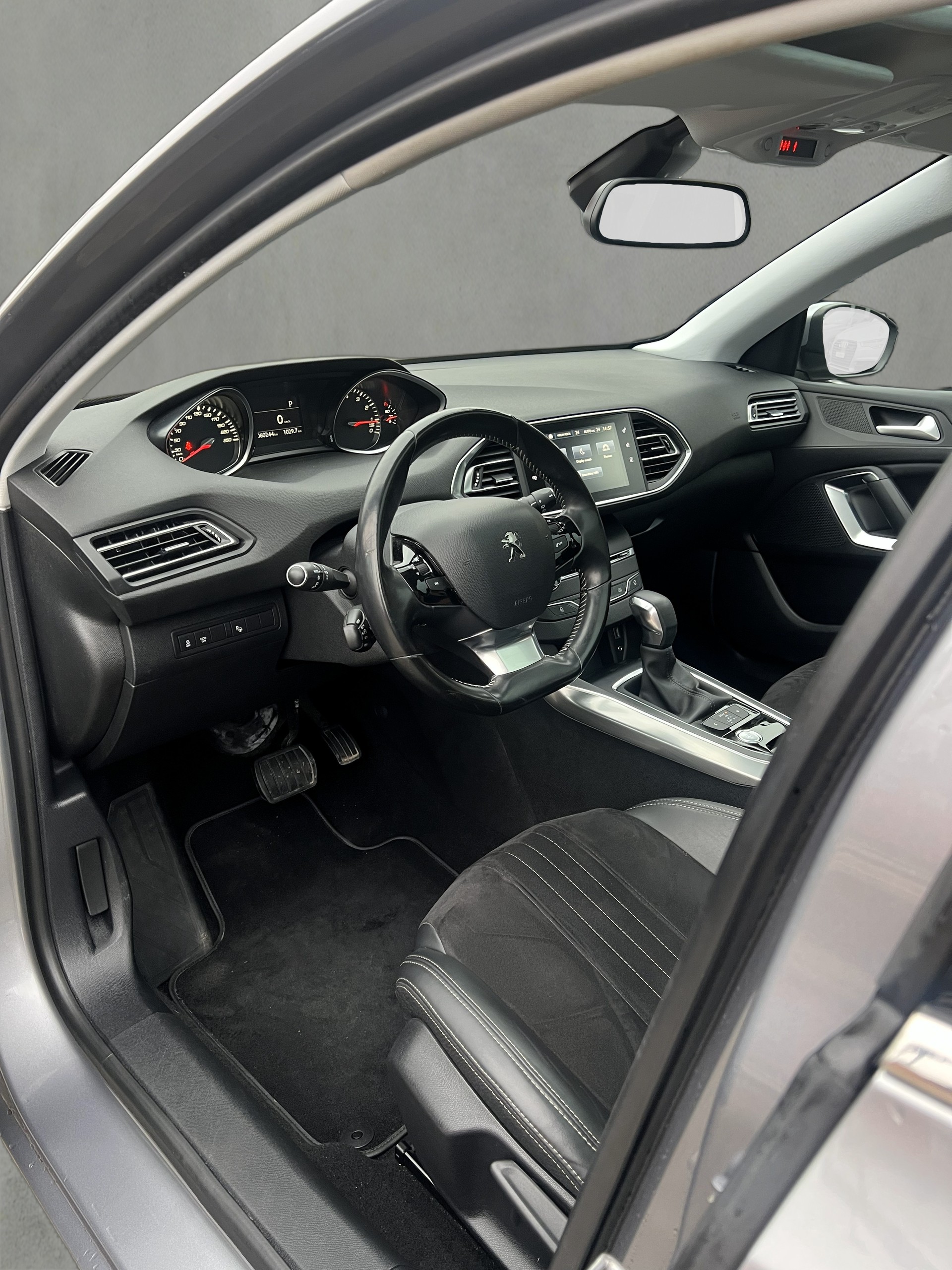 PEUGEOT 308 1.2 THP Style Automatic-image-15