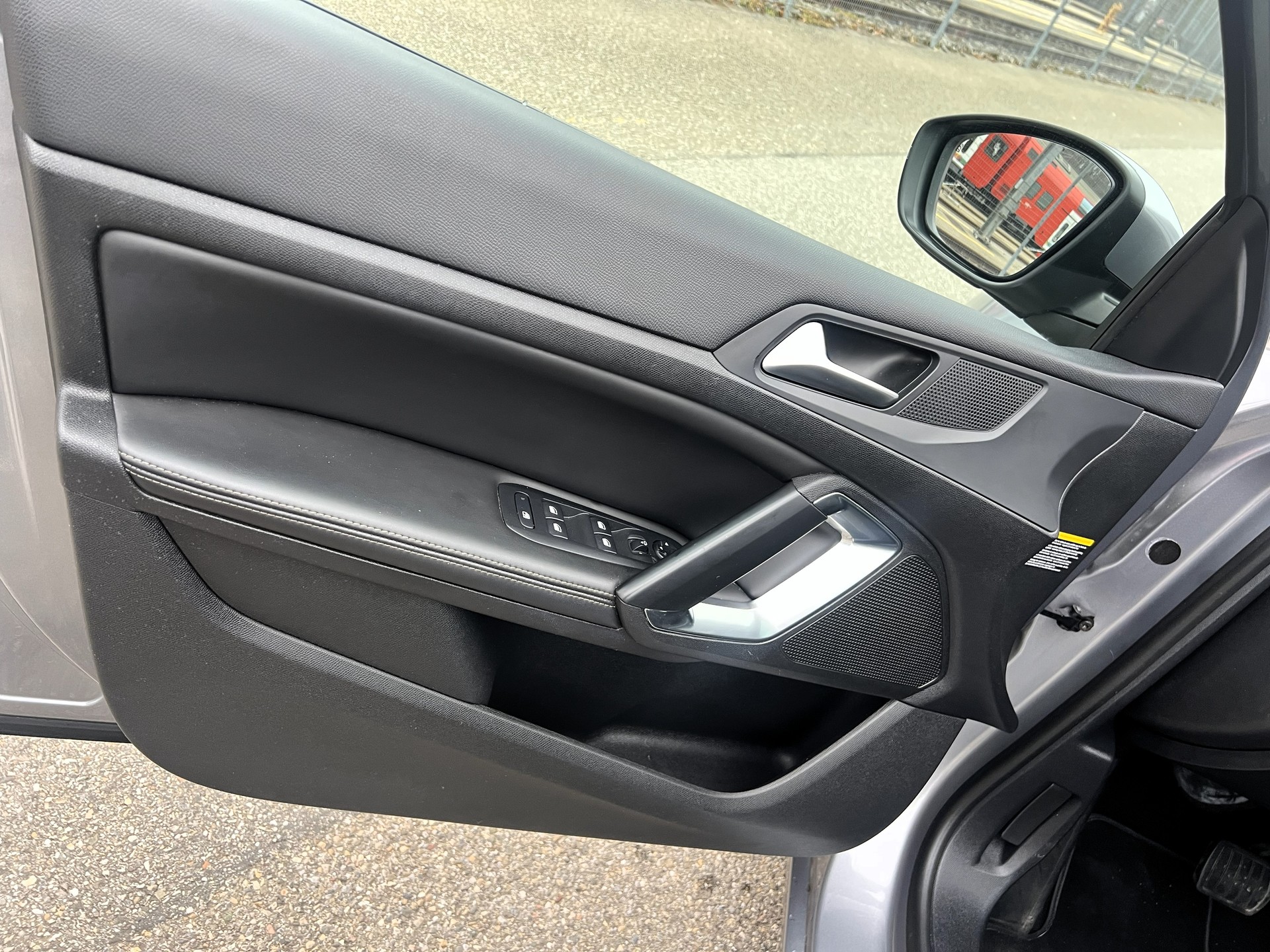 PEUGEOT 308 1.2 THP Style Automatic-image-16