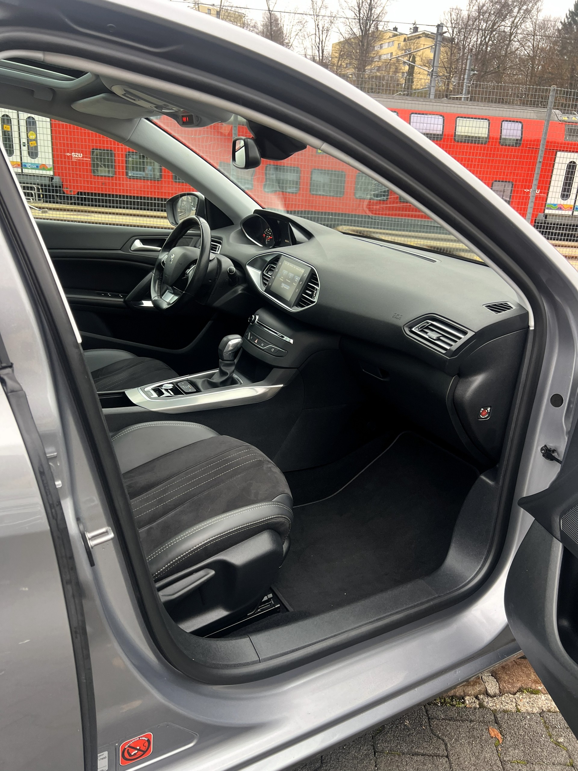 PEUGEOT 308 1.2 THP Style Automatic-image-13