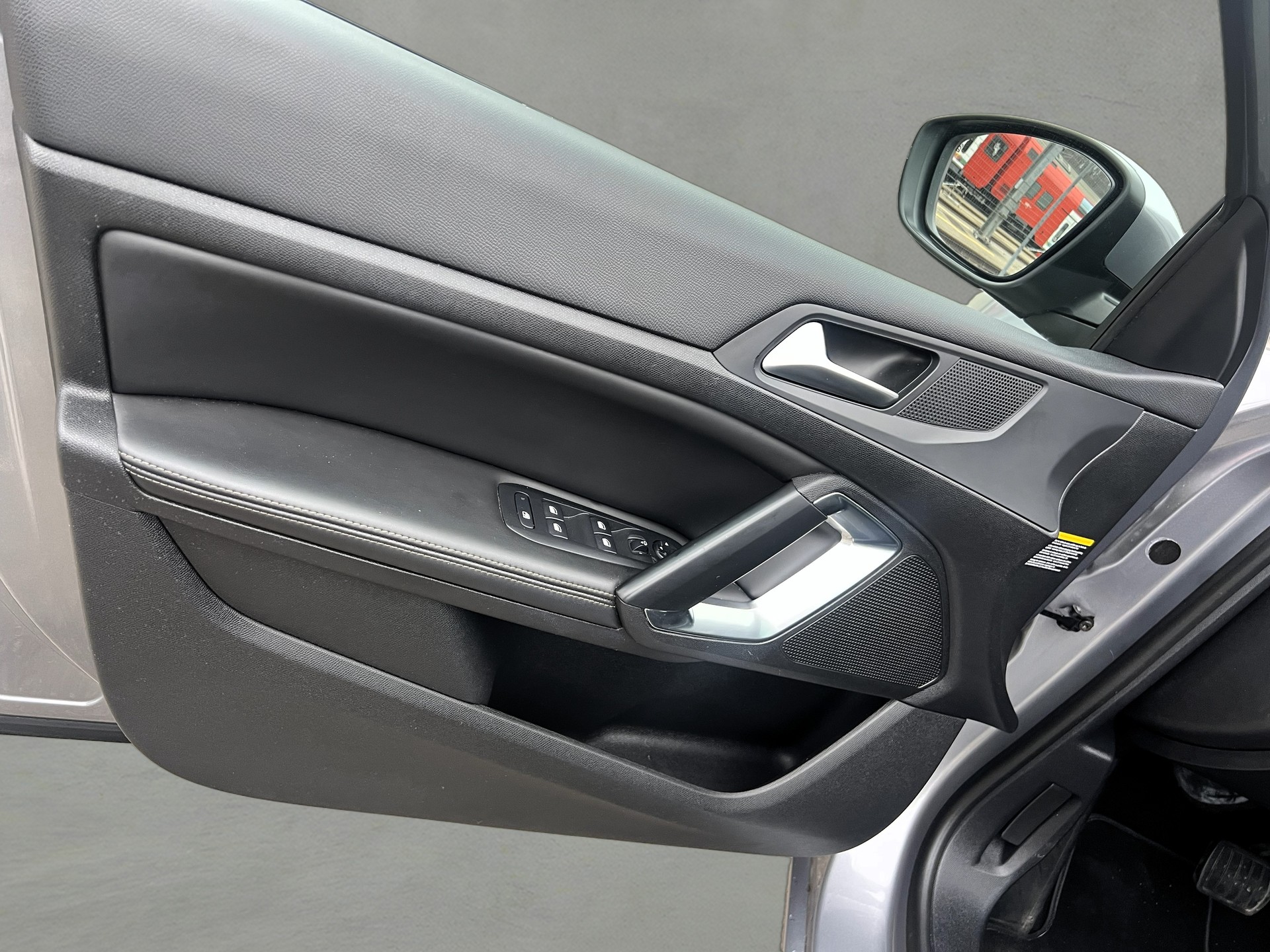 PEUGEOT 308 1.2 THP Style Automatic-image-16
