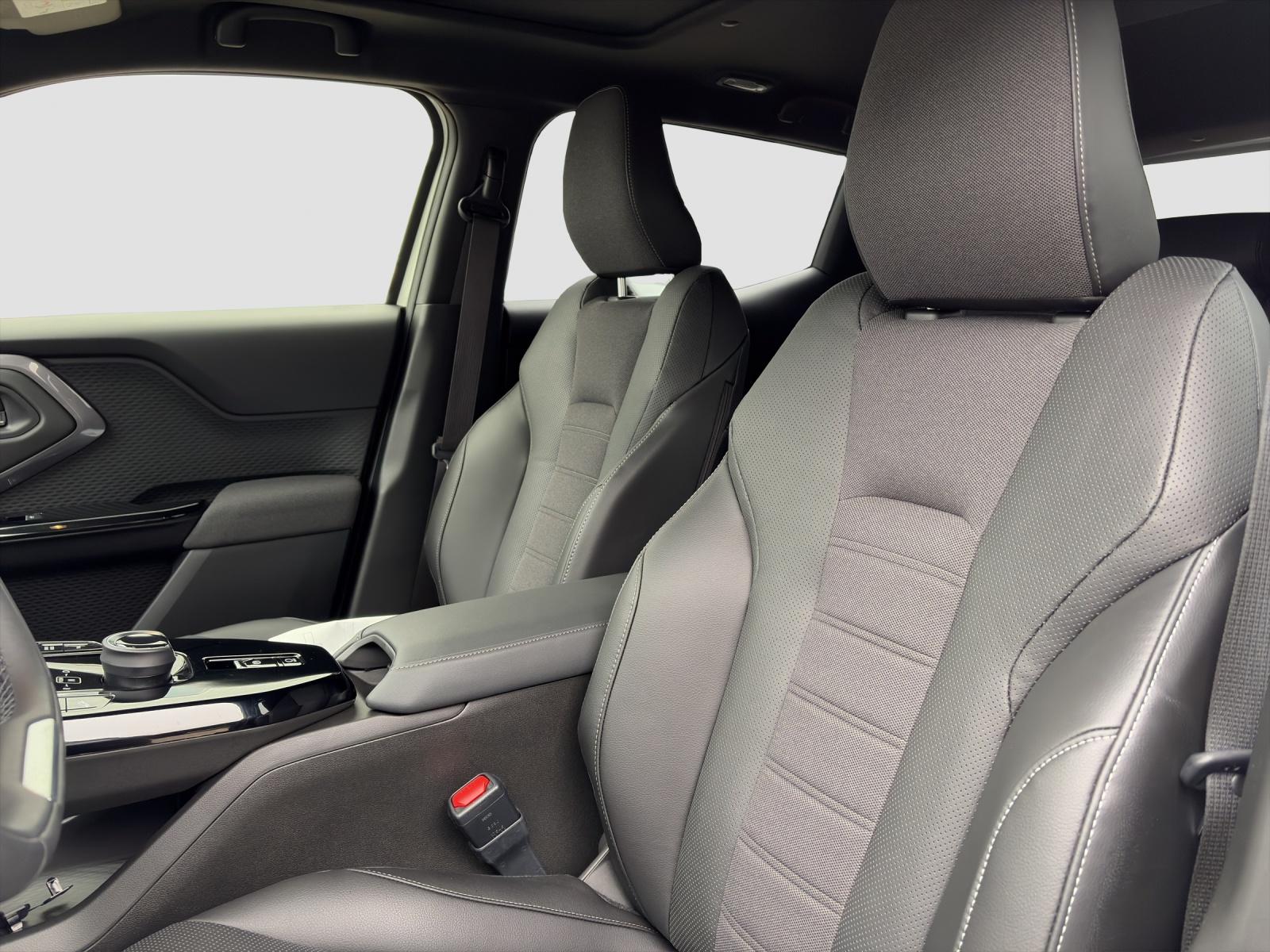 TOYOTA Urban Cruiser Premium AWD-image-9