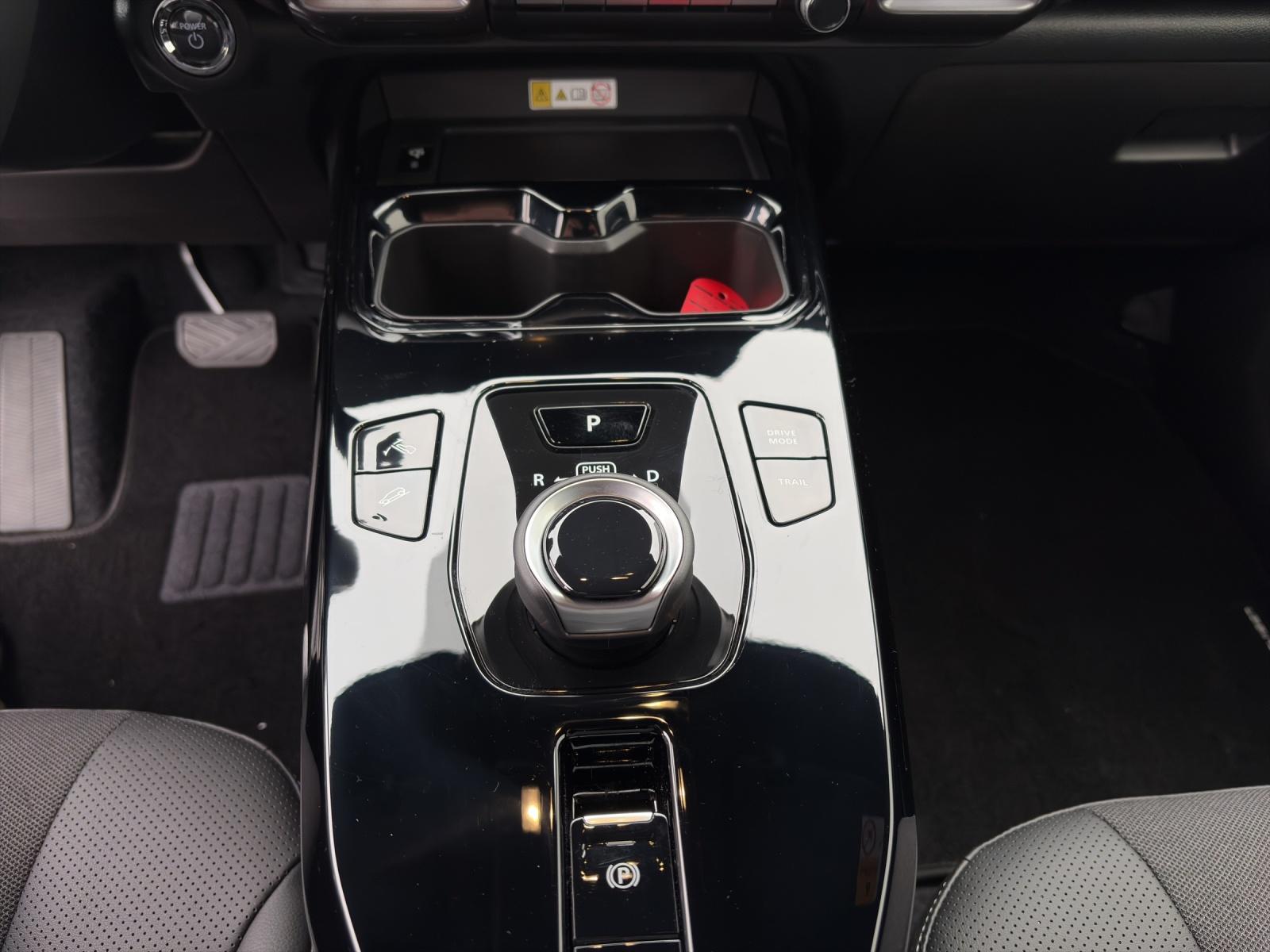 TOYOTA Urban Cruiser Premium AWD-image-12