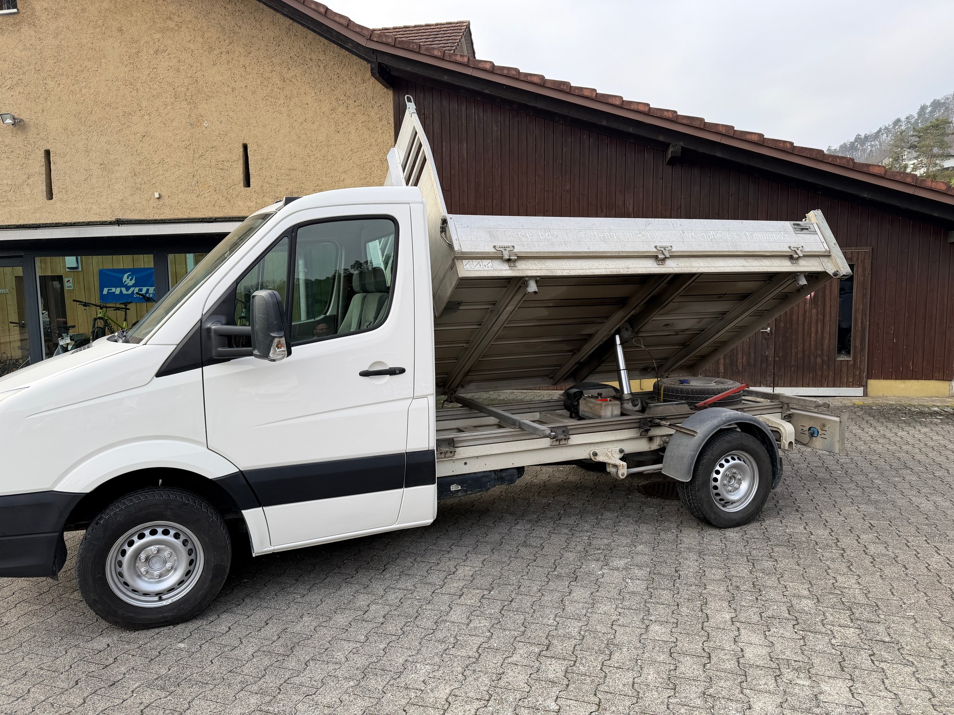 VW Crafter 35 2.5 BlueTDI 136 PS A-image-6