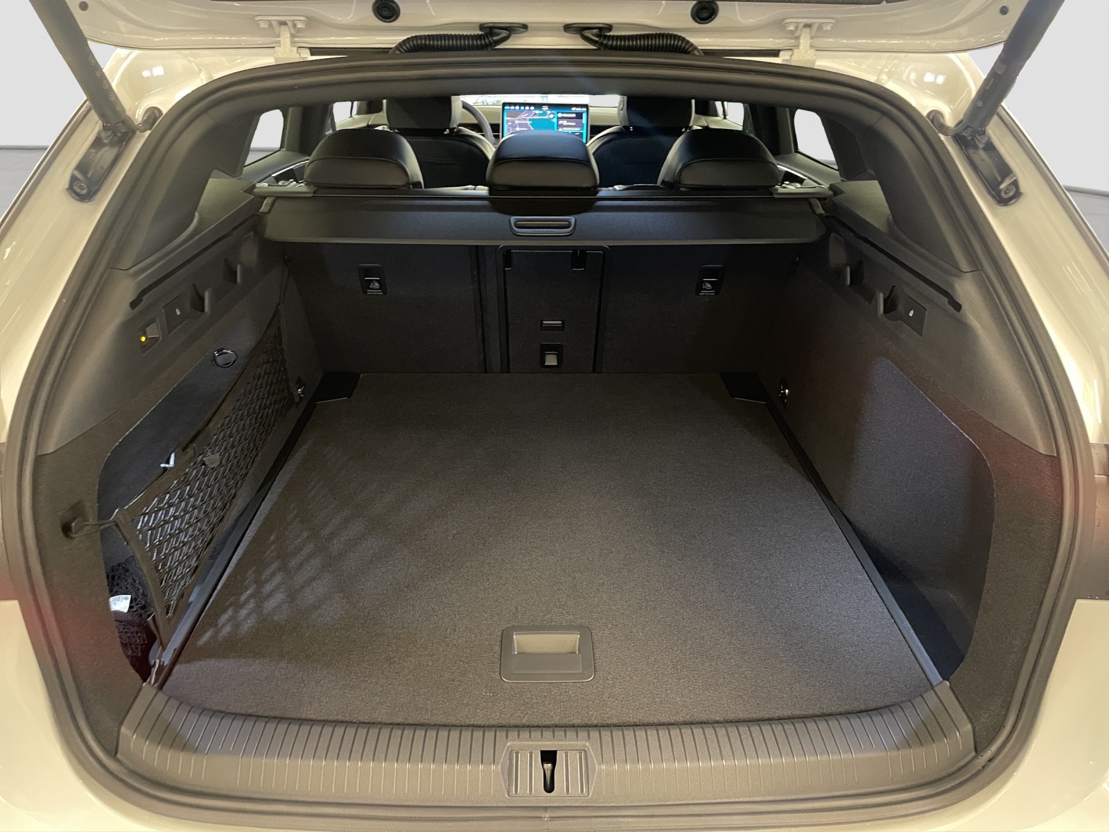 VW ID.7 Tourer Pro 77 kWh United-image-14