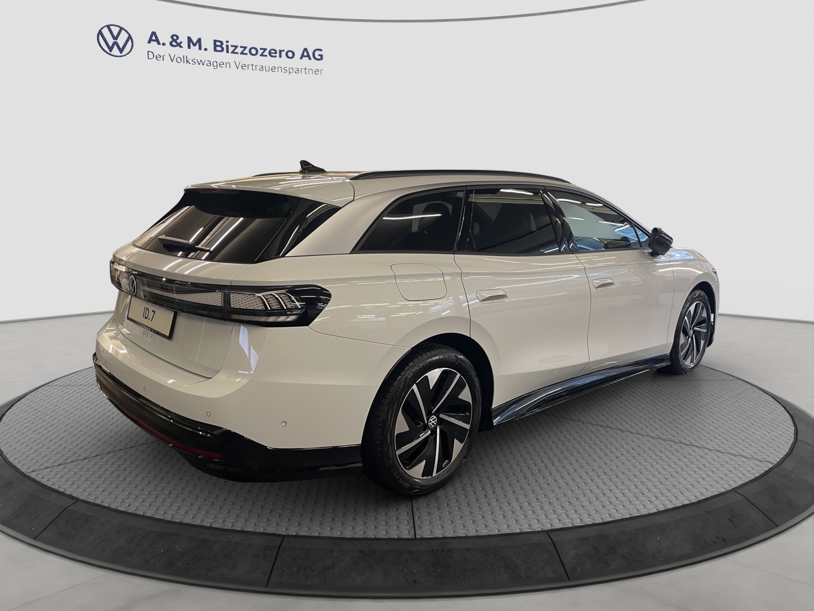 VW ID.7 Tourer Pro 77 kWh United-image-4