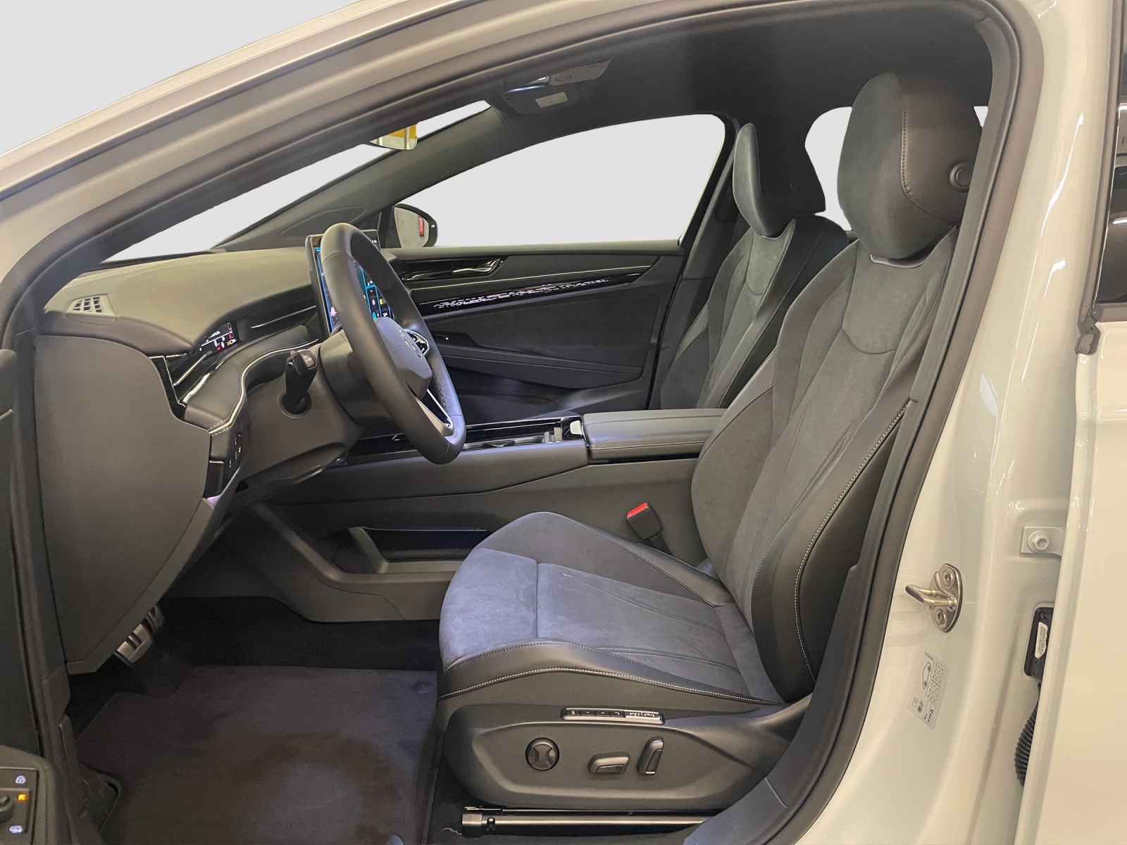 VW ID.7 Tourer Pro 77 kWh United-image-8