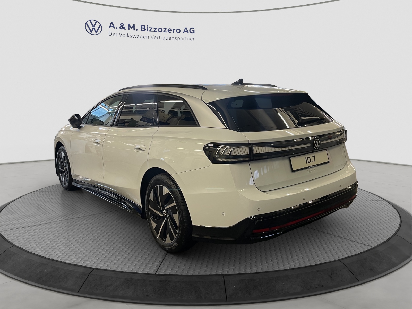 VW ID.7 Tourer Pro 77 kWh United-image-2