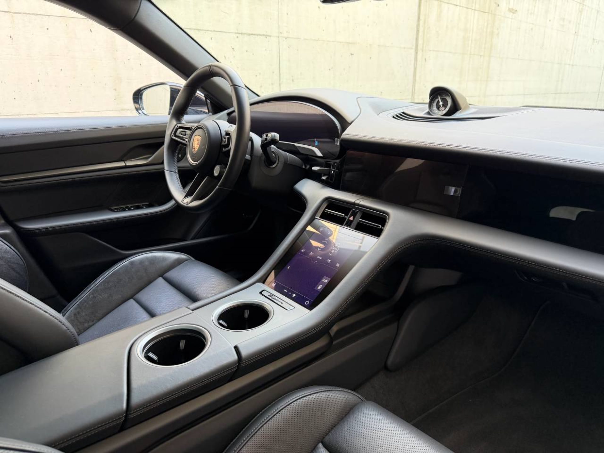 PORSCHE Taycan 4 Cross Turismo-image-27