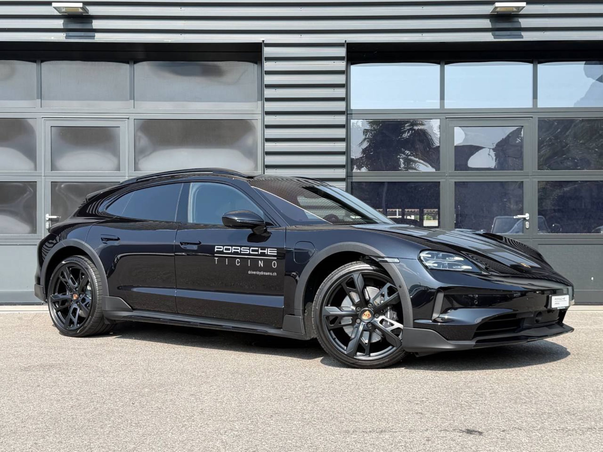 PORSCHE Taycan 4 Cross Turismo-image-8