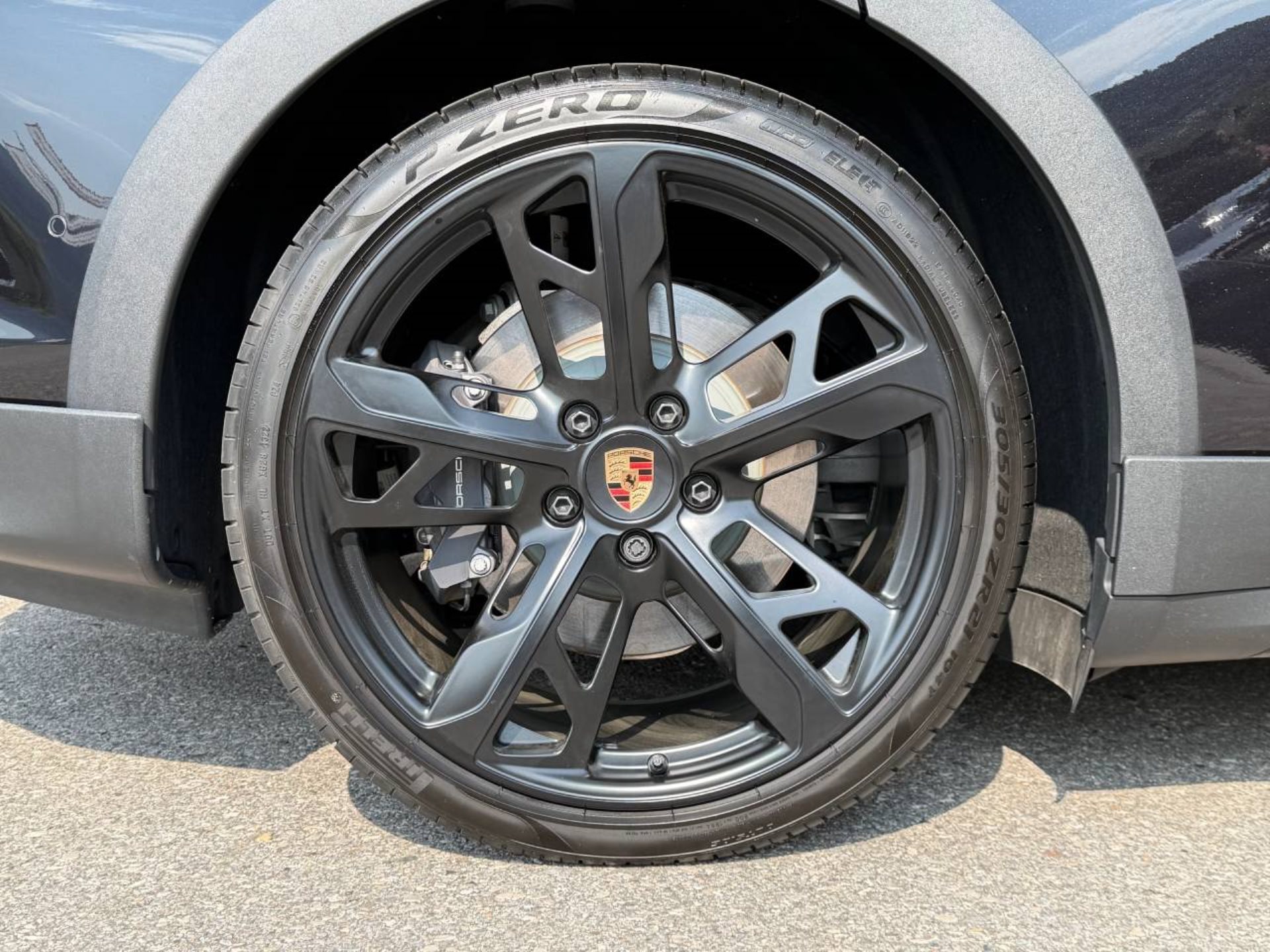 PORSCHE Taycan 4 Cross Turismo-image-11