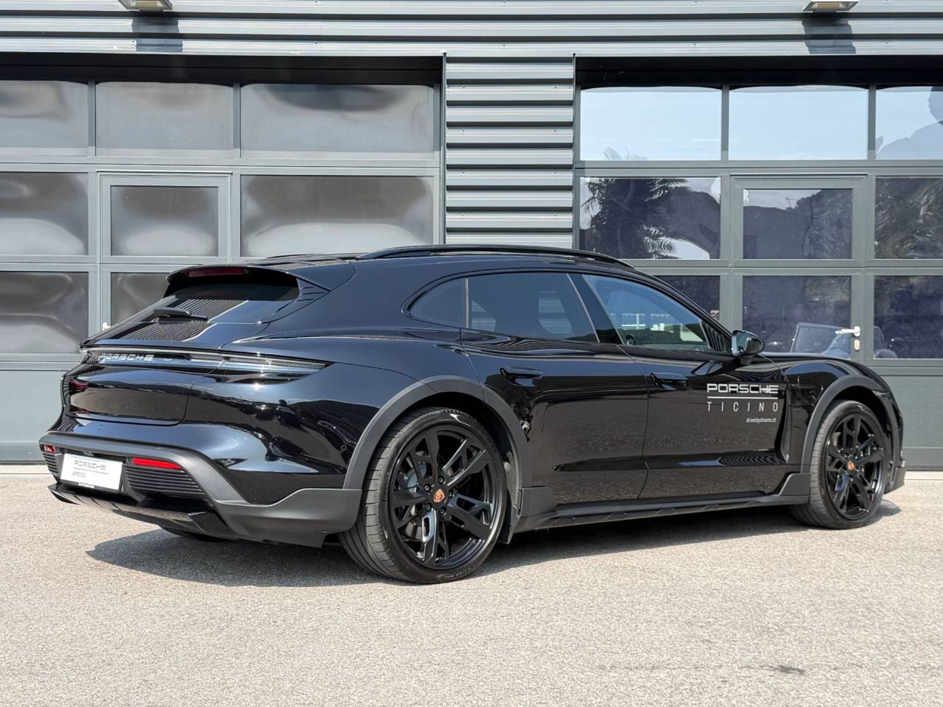 PORSCHE Taycan 4 Cross Turismo-image-6