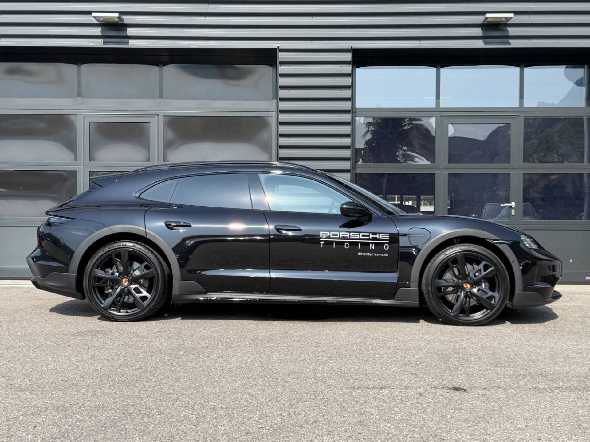 PORSCHE Taycan 4 Cross Turismo-image-7