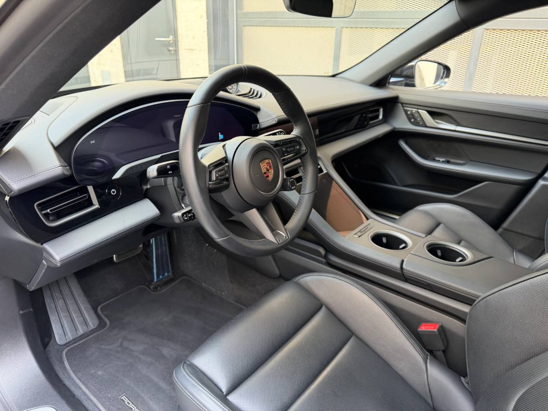 PORSCHE Taycan 4 Cross Turismo-image-3