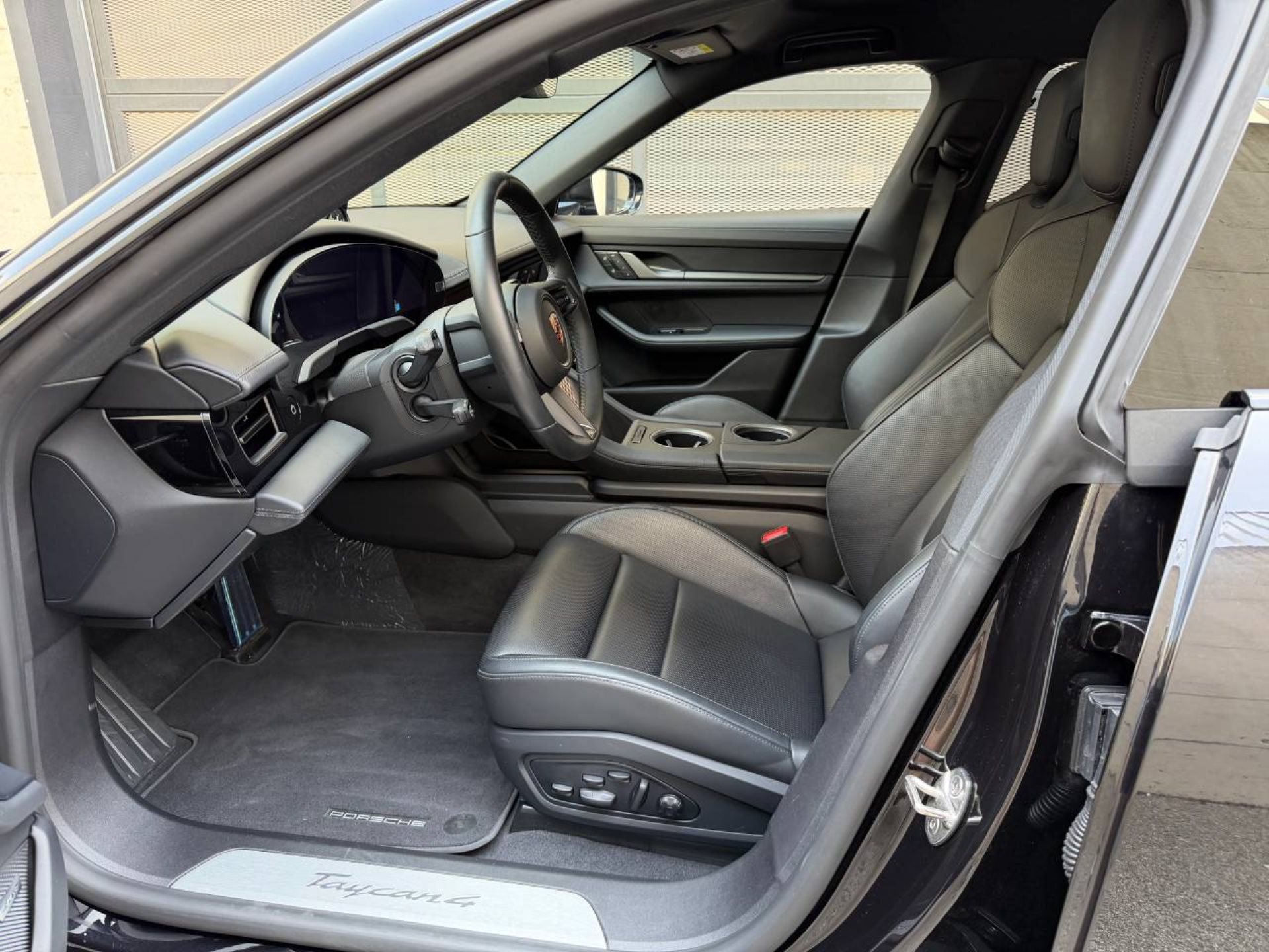 PORSCHE Taycan 4 Cross Turismo-image-4