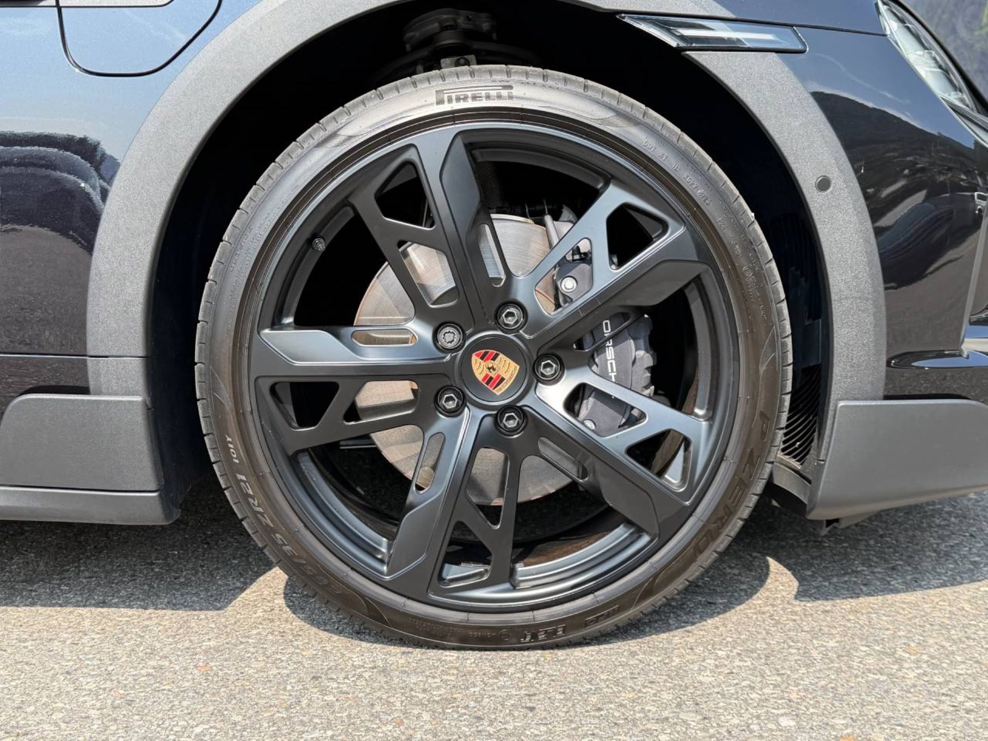 PORSCHE Taycan 4 Cross Turismo-image-10