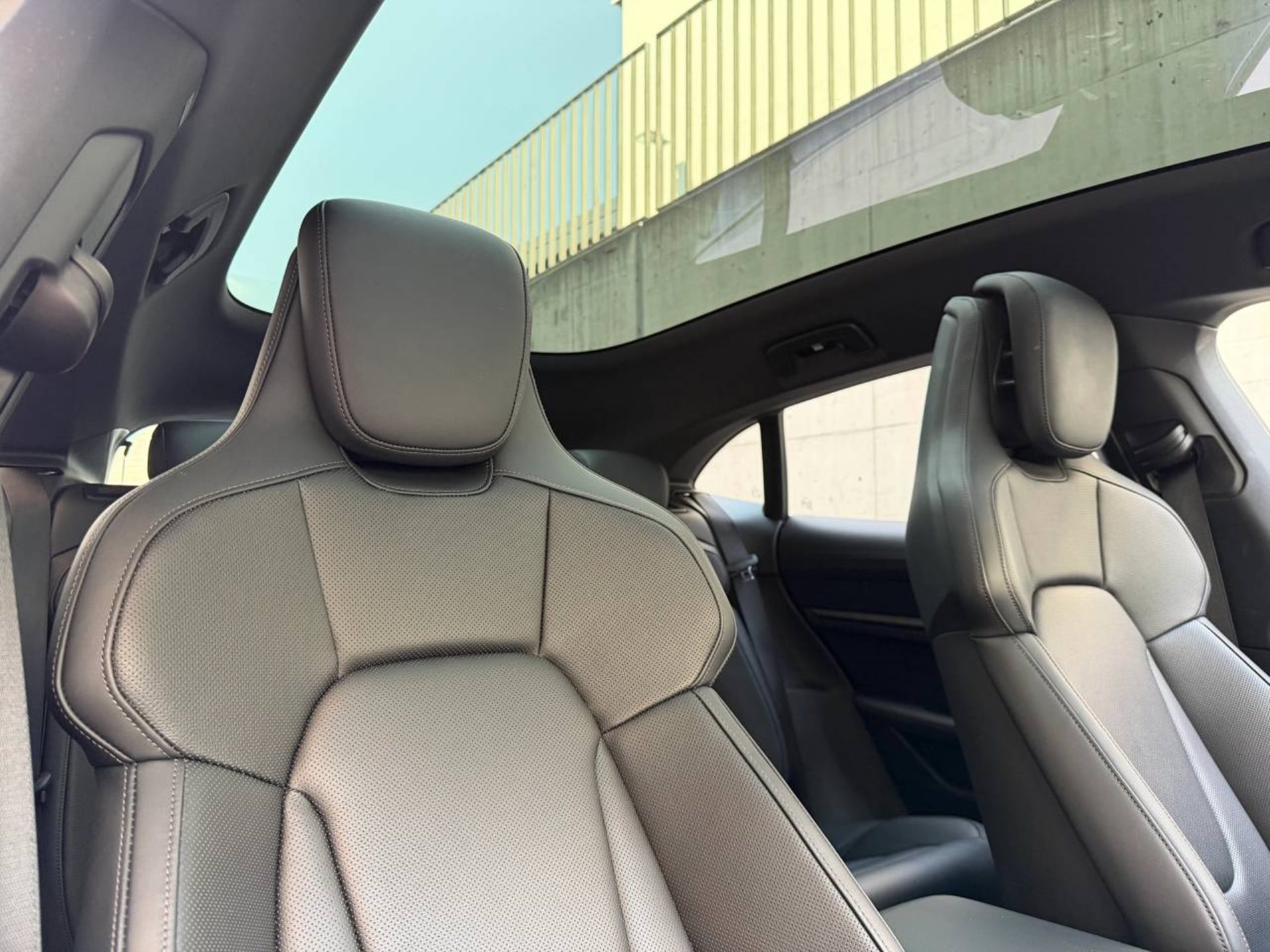 PORSCHE Taycan 4 Cross Turismo-image-29