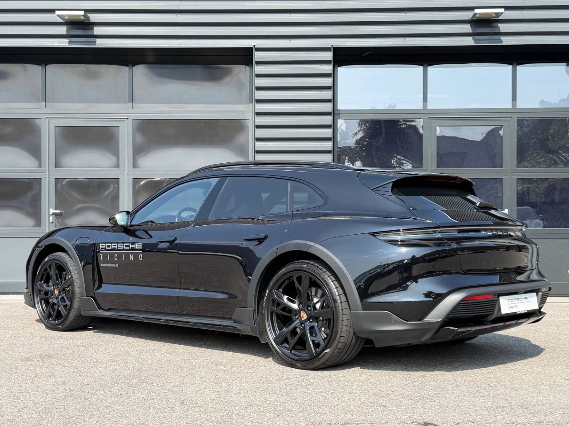 PORSCHE Taycan 4 Cross Turismo-image-2