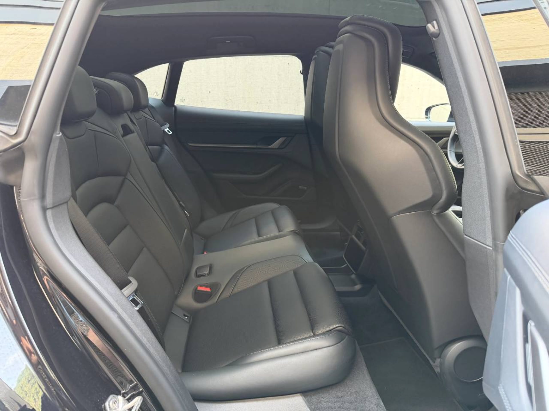 PORSCHE Taycan 4 Cross Turismo-image-20