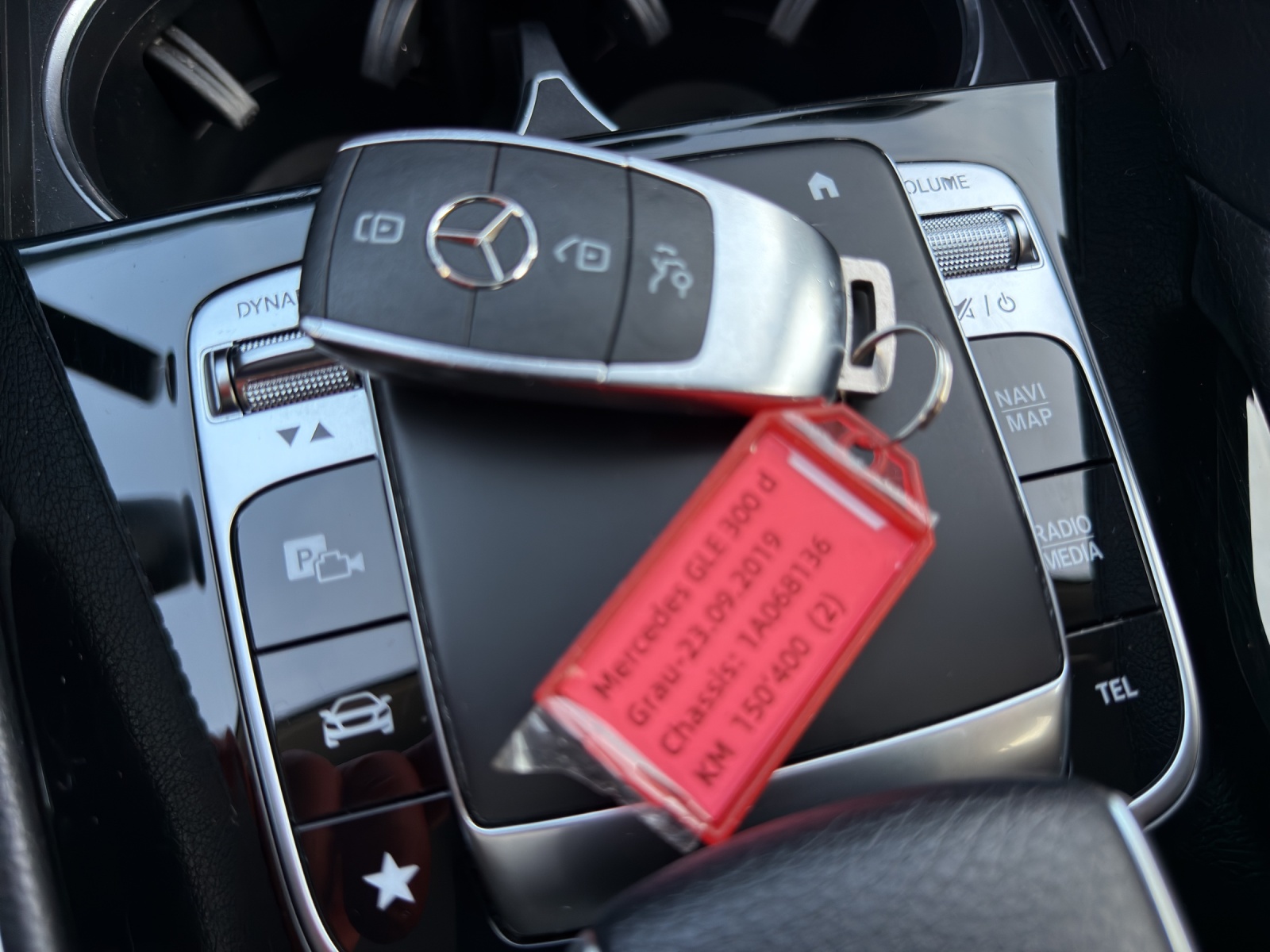 MERCEDES-BENZ GLE 300 d 4Matic AMG Line 9G-Tronic-image-24