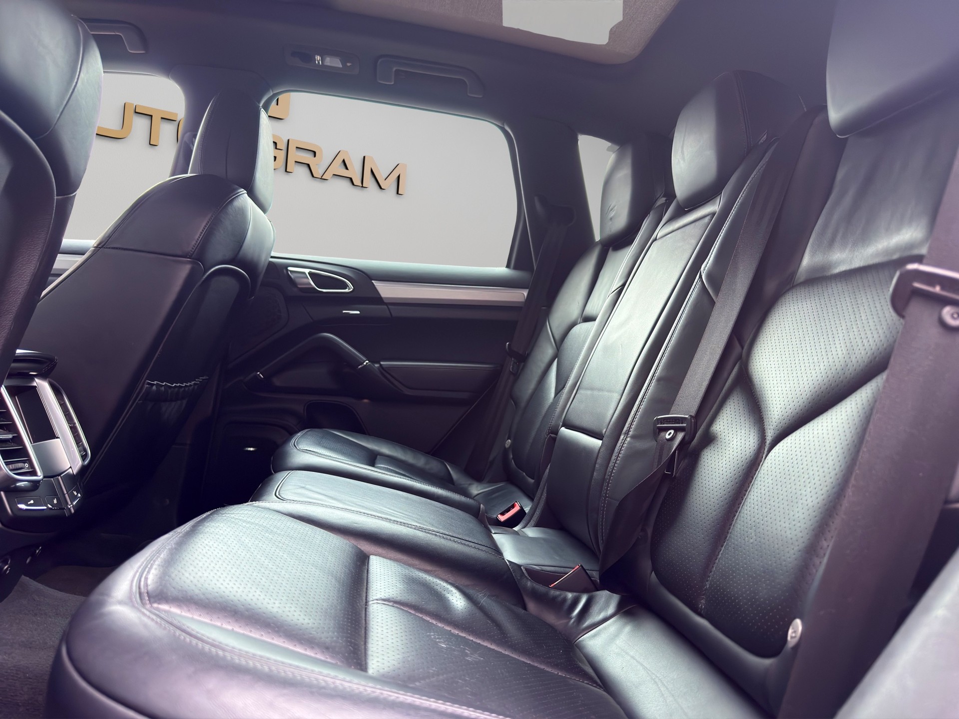 PORSCHE Cayenne S-image-21