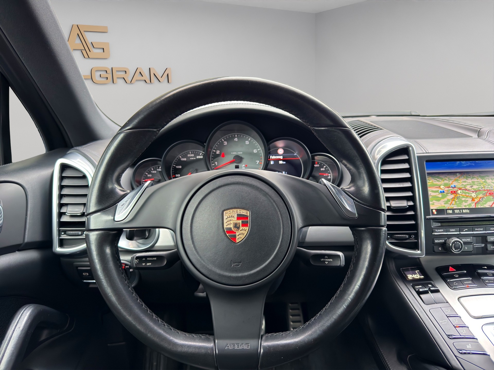 PORSCHE Cayenne S-image-14