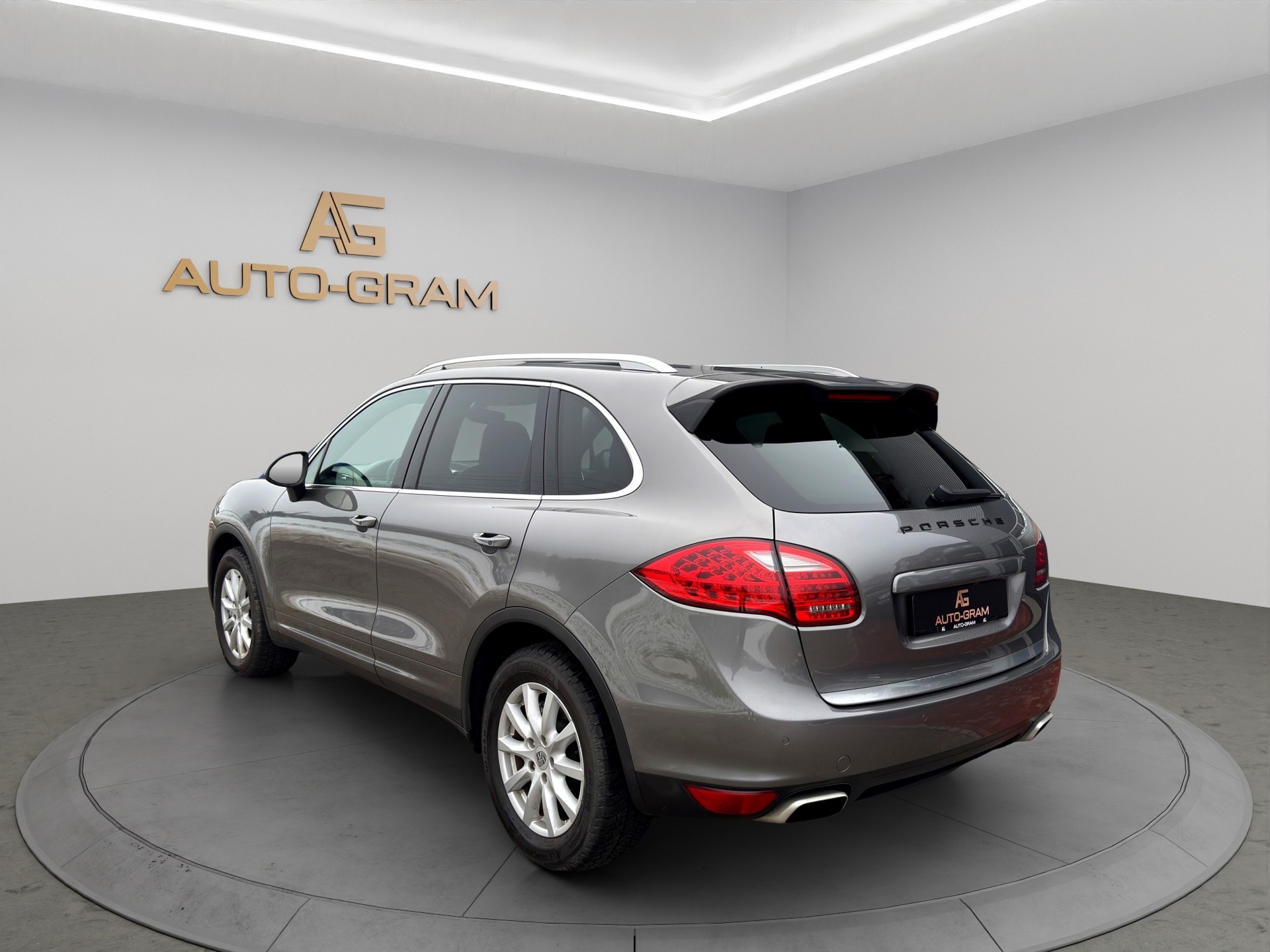 PORSCHE Cayenne S-image-2