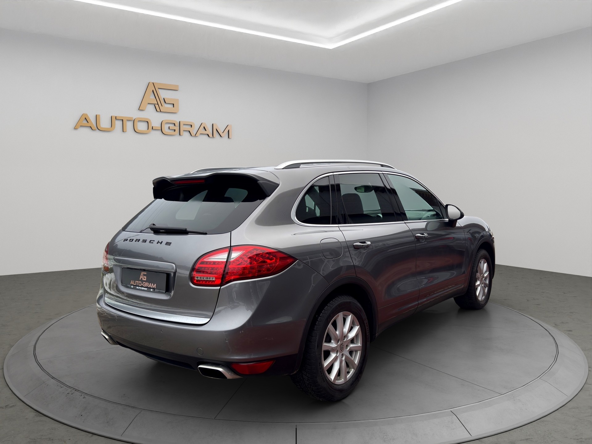 PORSCHE Cayenne S-image-4